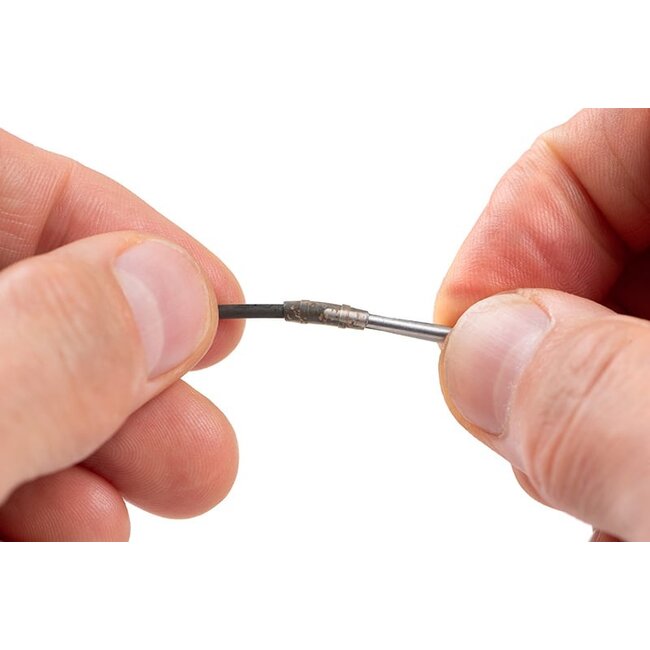 FOX Edges Tubing Threader – Edelstahl – Werkzeug für Leinen und Zubehör