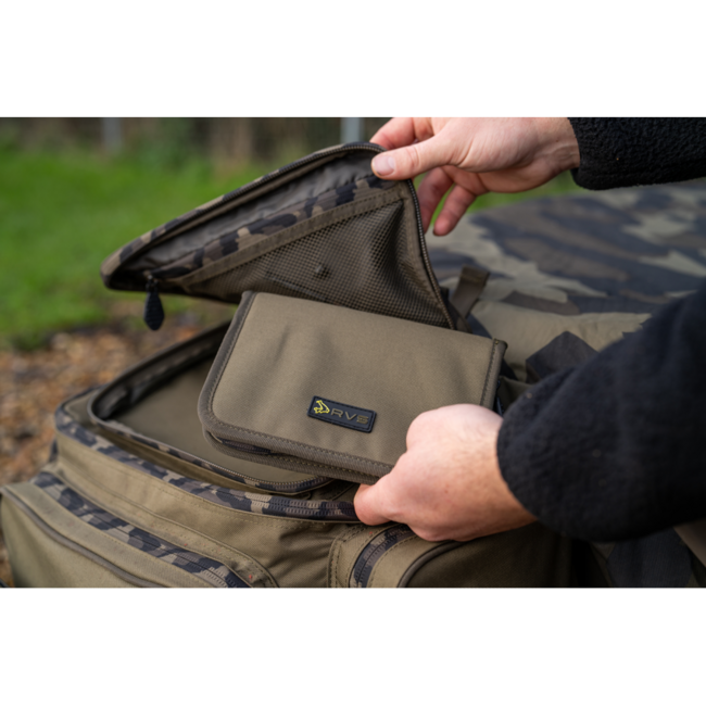 Avid Carp Edelstahl – Tasche für Genehmigungen