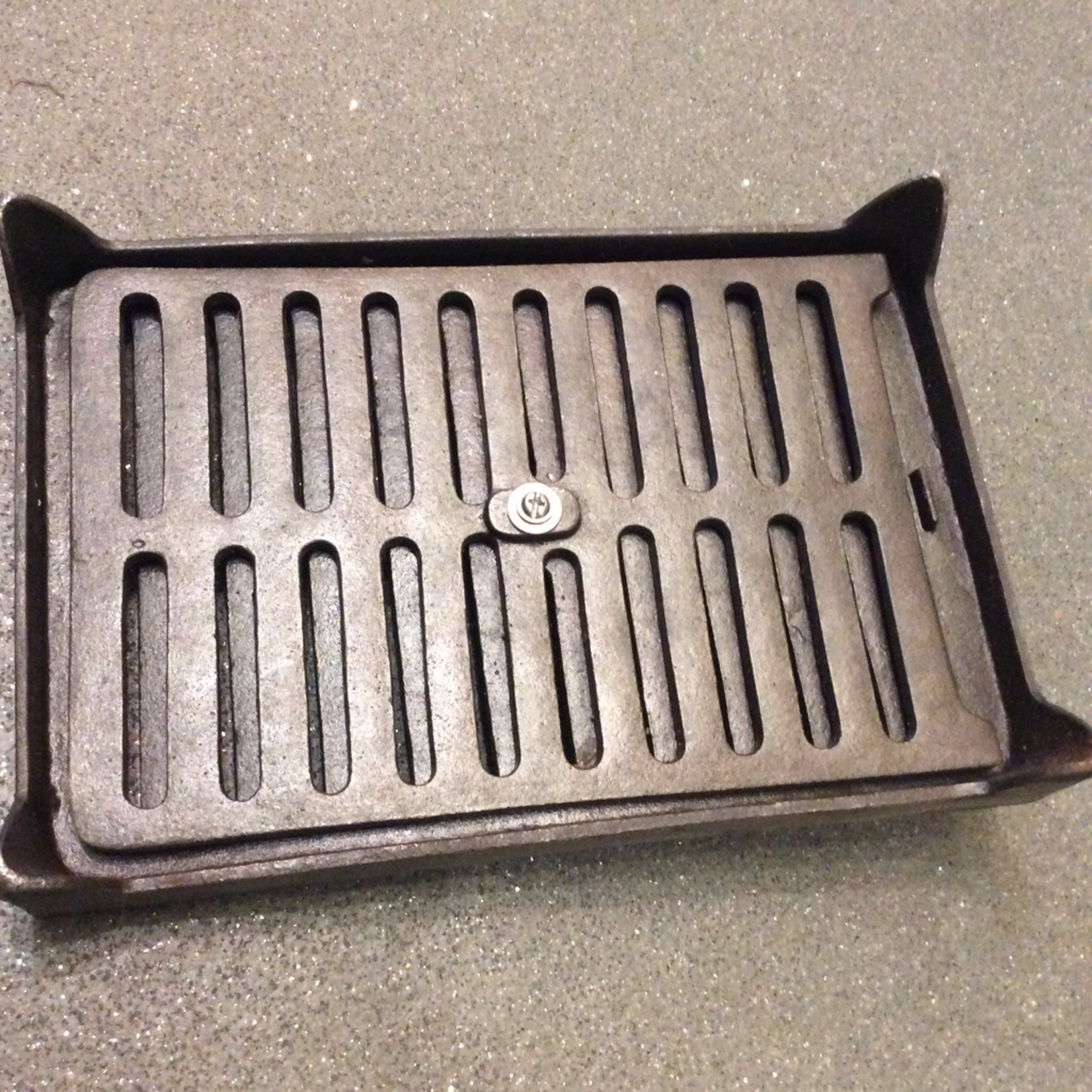 IRON RANGE Air Vent with Adjustable Sliding Layer in Silvery Iron finish