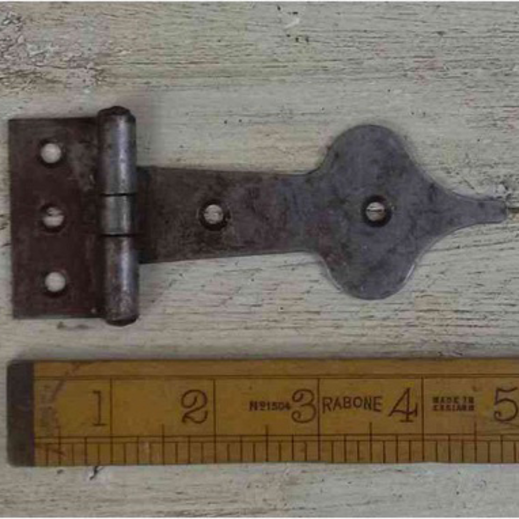 IRON RANGE Rounded Spearhead Hinge Antique Iron 90mm/123mm x 50mm (3.5/2.2 x5")