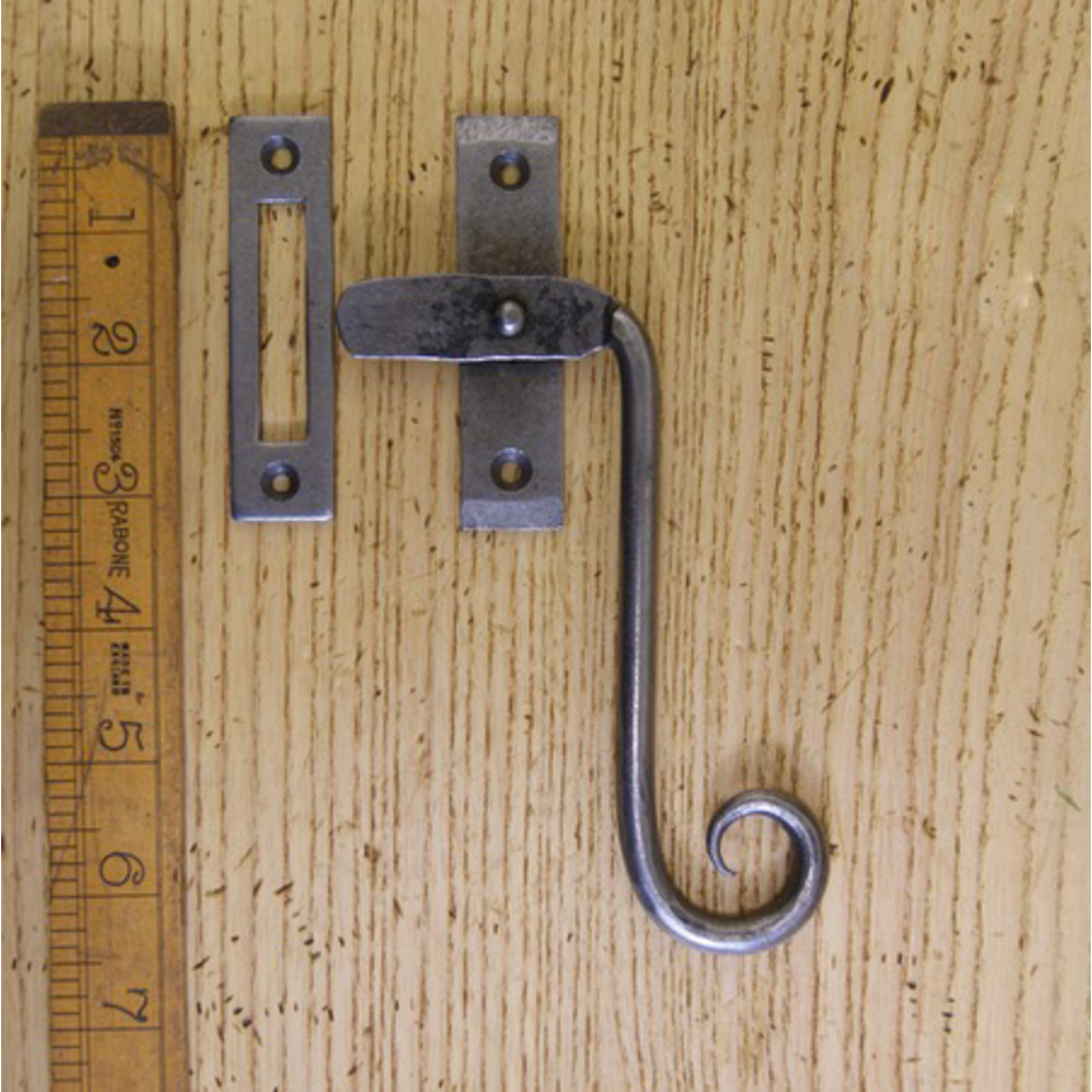 IRON RANGE Curly RIGHT Hand Sash Window Lock Casement Fastener
