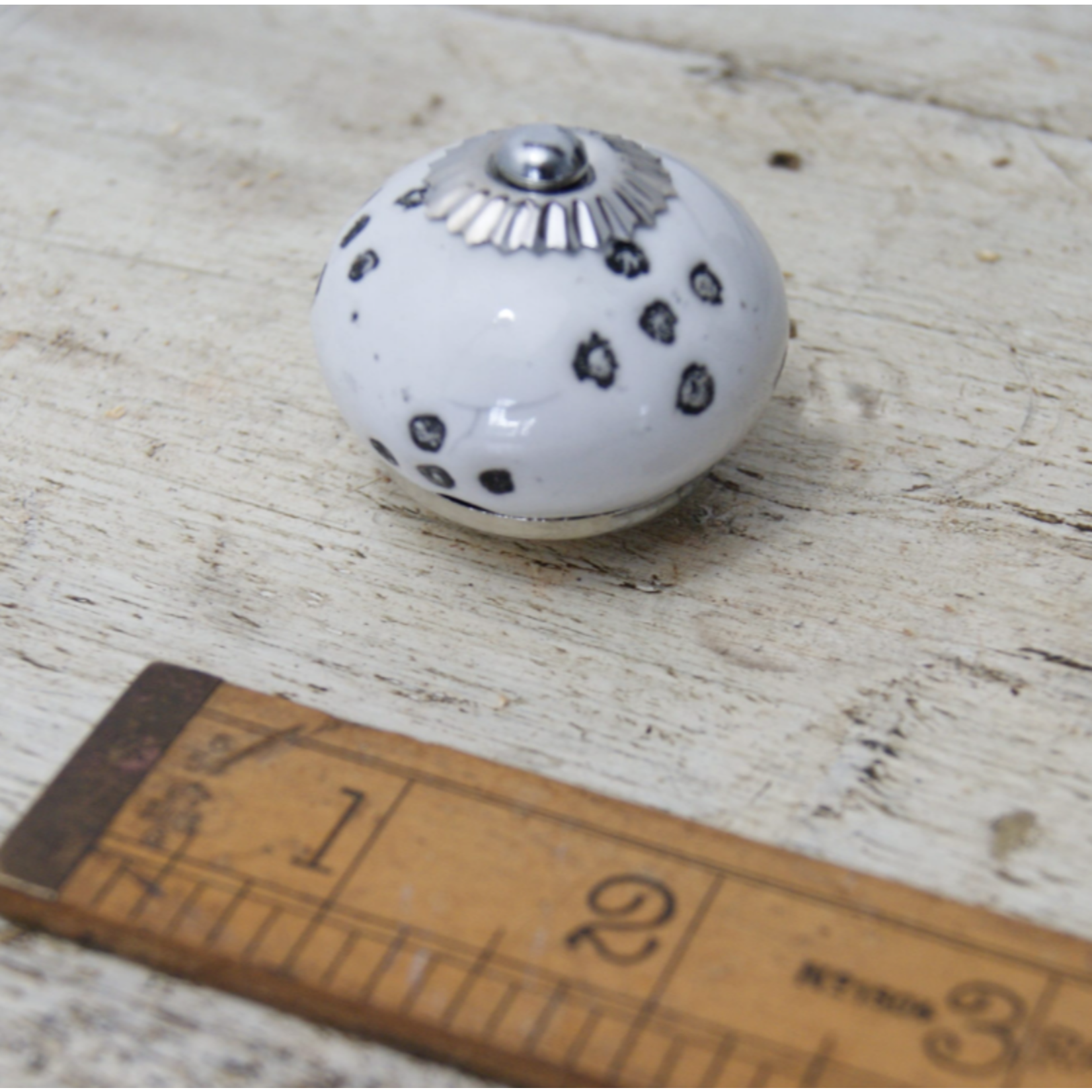 IRON RANGE White Knob Grey Spot Ceramic 40mm Dia