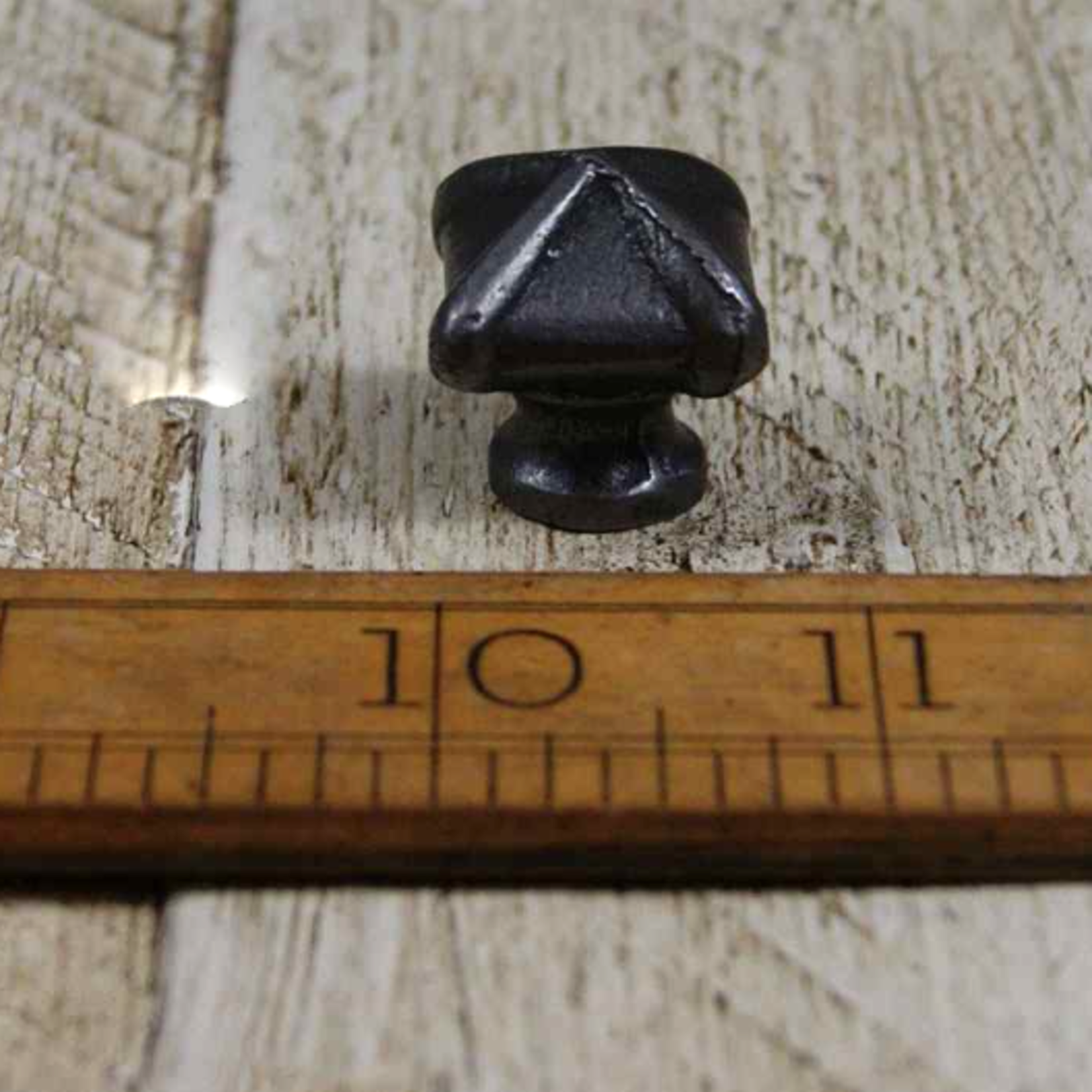 IRON RANGE Knob Square Pyramid Ridge Antique Iron 20 x 20mm