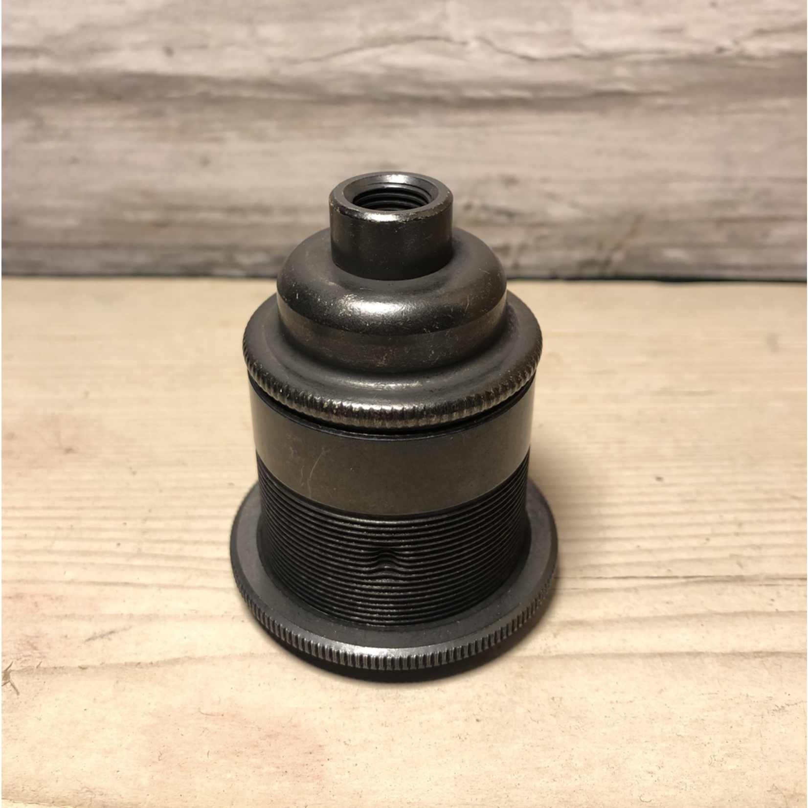 SL British Made NO GRIP E27 Lampholder for Lamps and Plinths