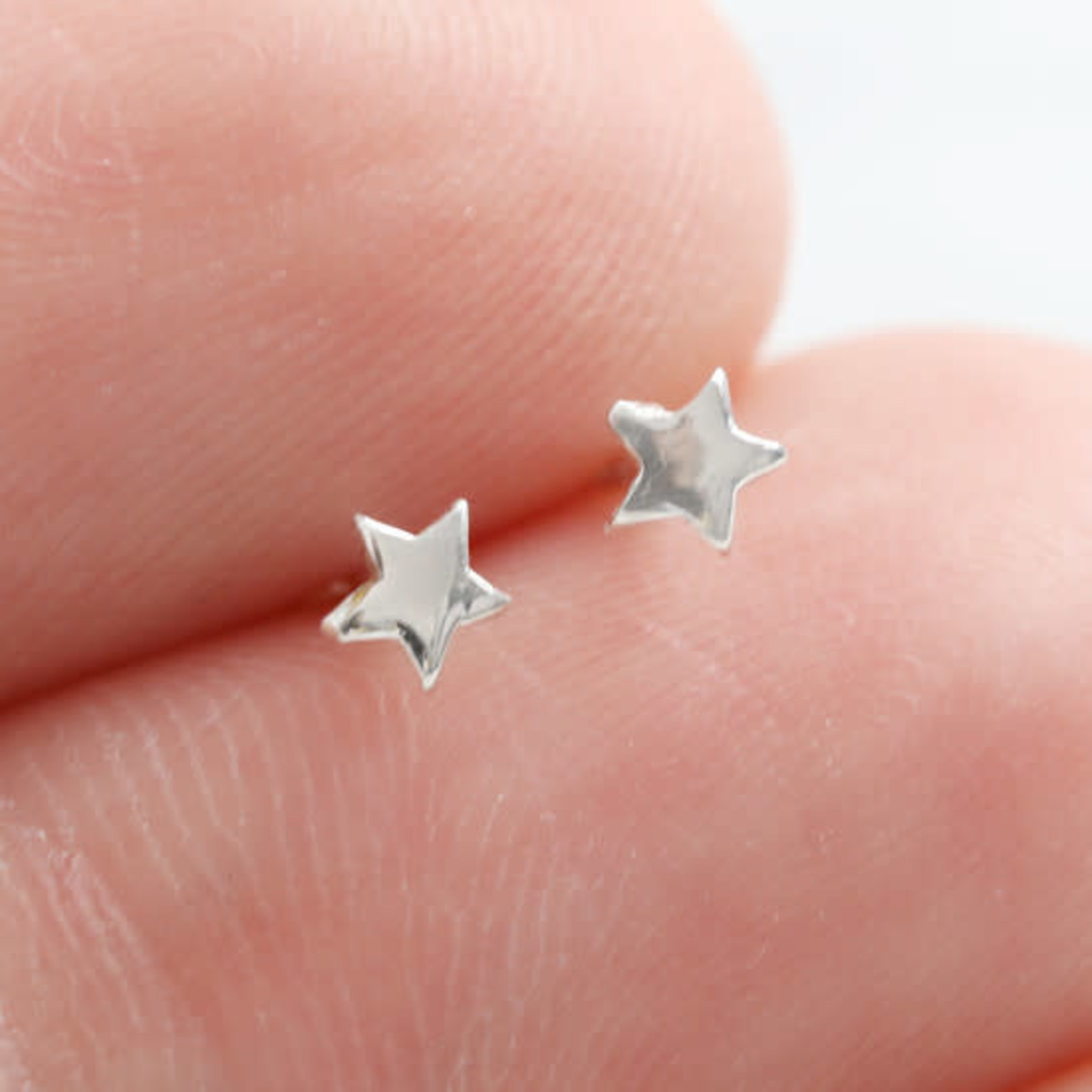 Lisa Angel Tiny Star stud earrings in 925 silver