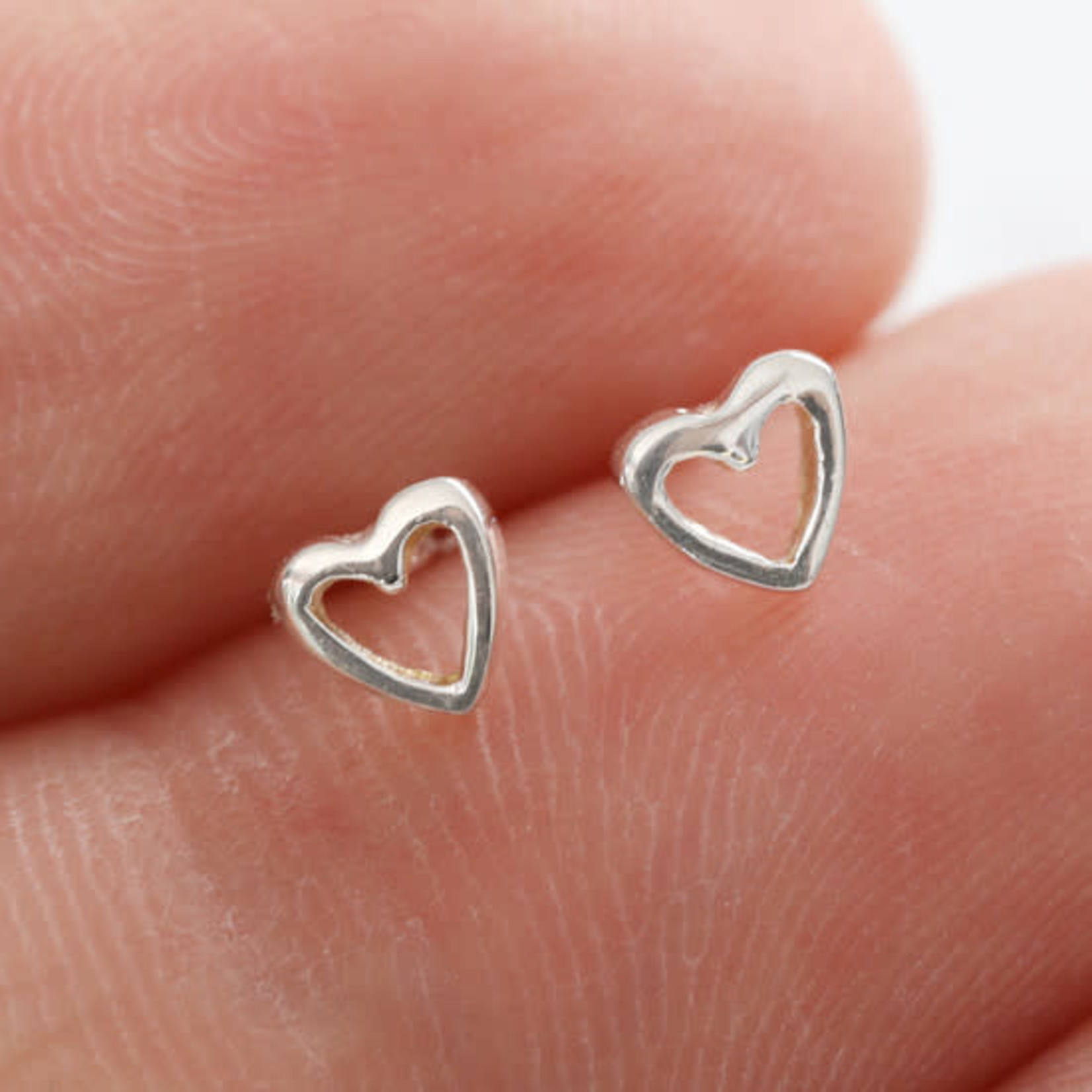 Lisa Angel Tiny heart outline stud earrings in 925 sterling silver