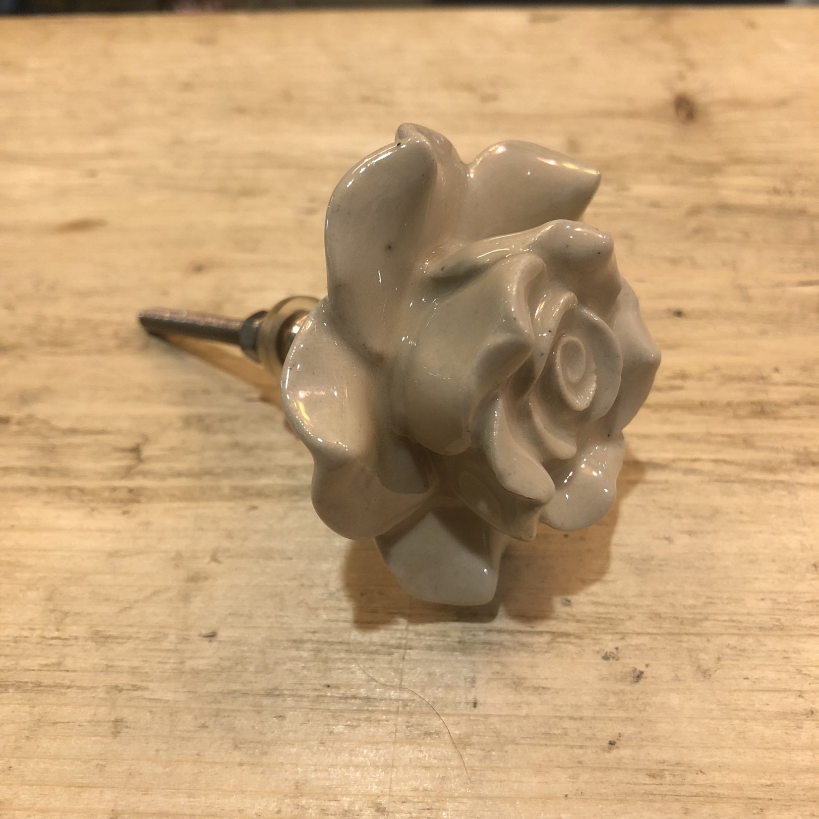 BoDuck Vintage Rose flower Single Ceramic knob in cream/grey