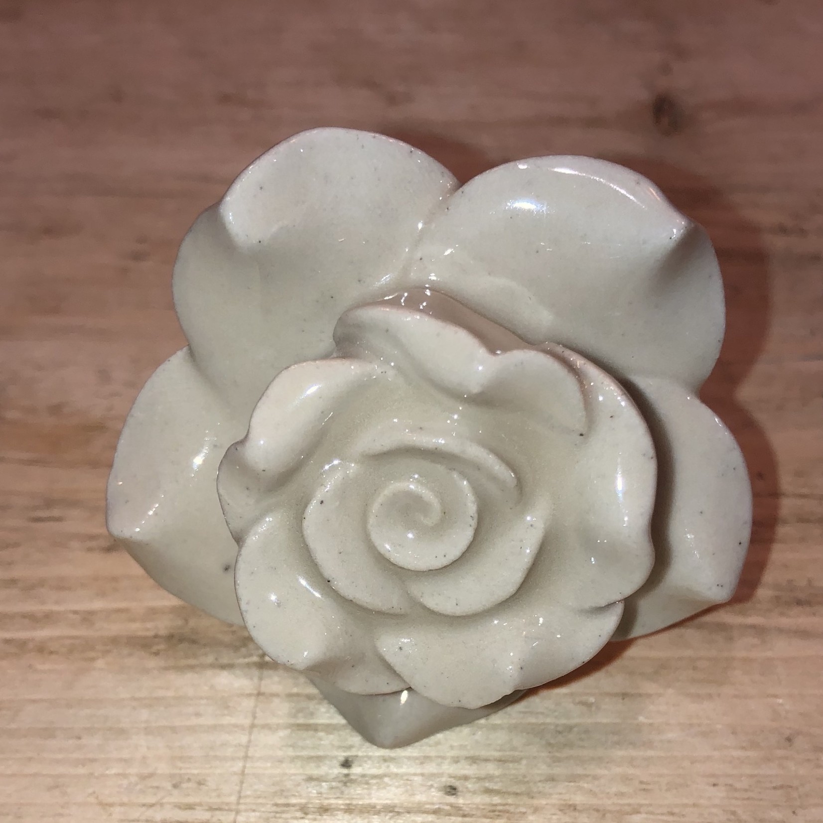 BoDuck Vintage Rose flower Single Ceramic knob in cream/grey