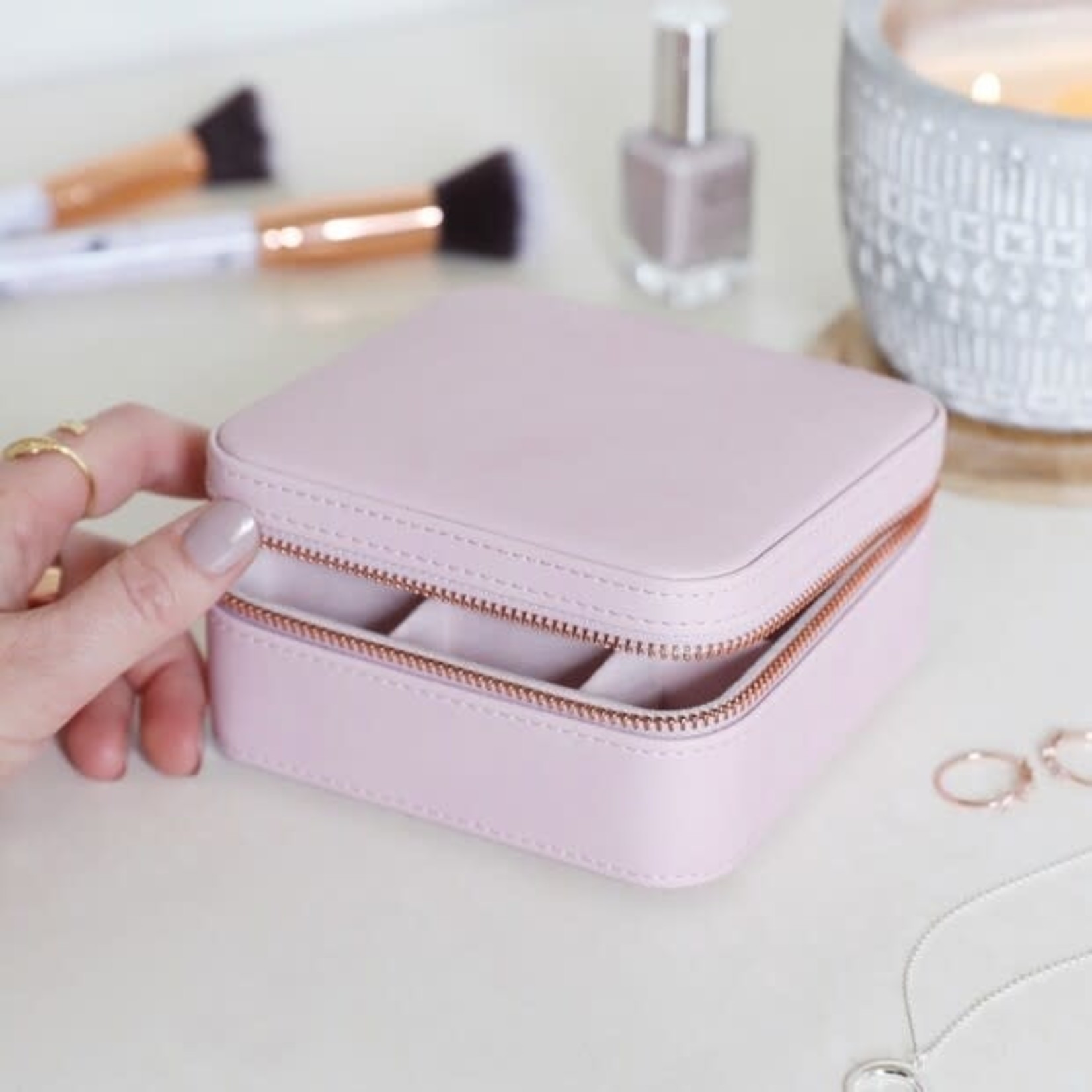 Lisa Angel Square medium Travel Jewellery Box in Lilac Pink