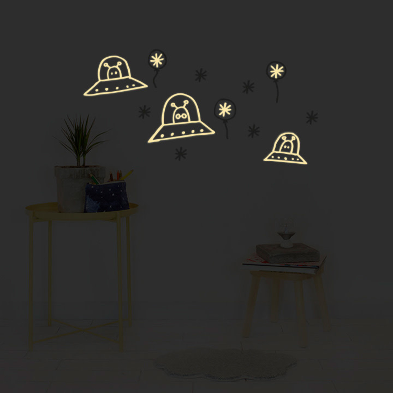 Chispum UFO Balloons 28x31cm Wall Sticker GLOW IN THE DARK!