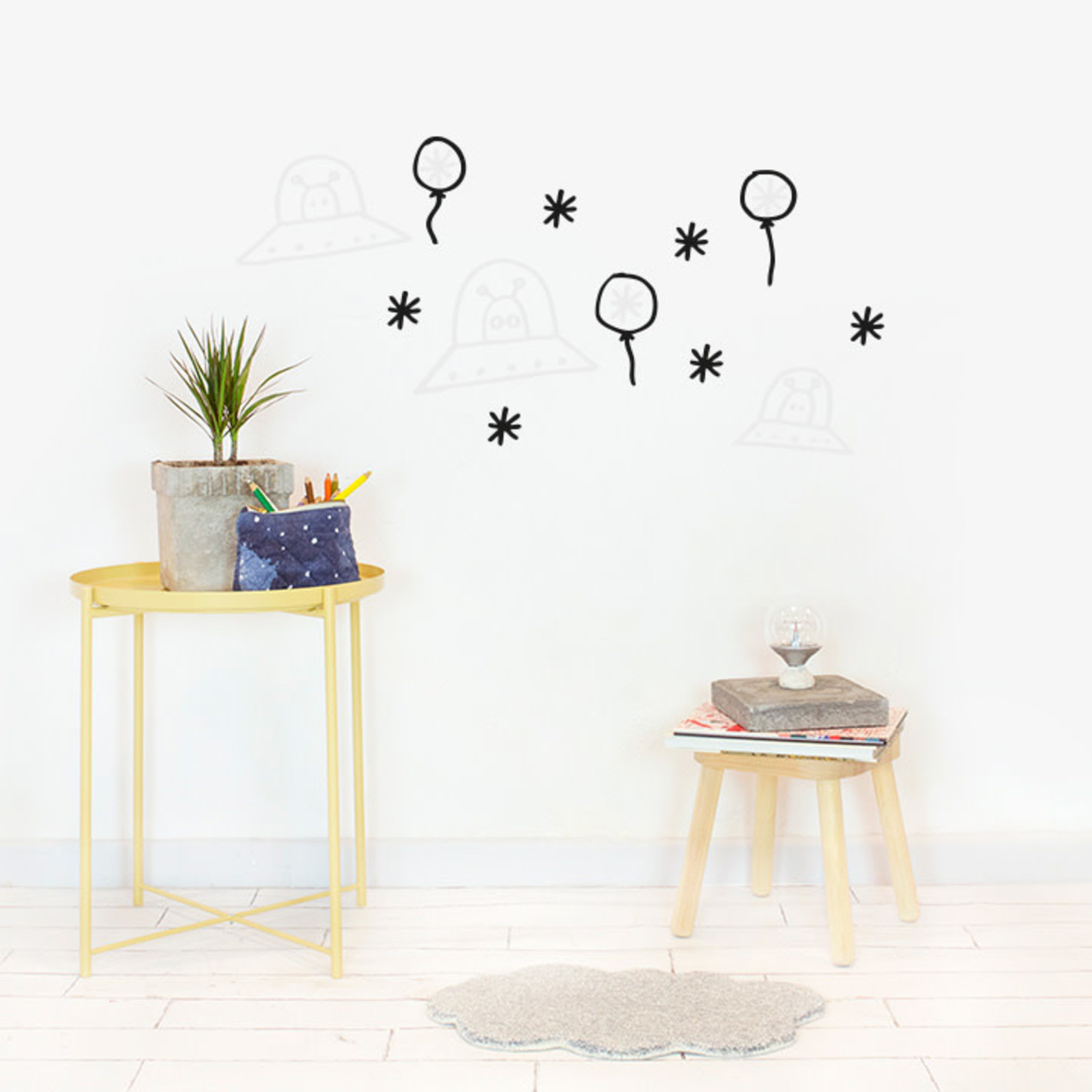 Chispum UFO Balloons 28x31cm Wall Sticker GLOW IN THE DARK!