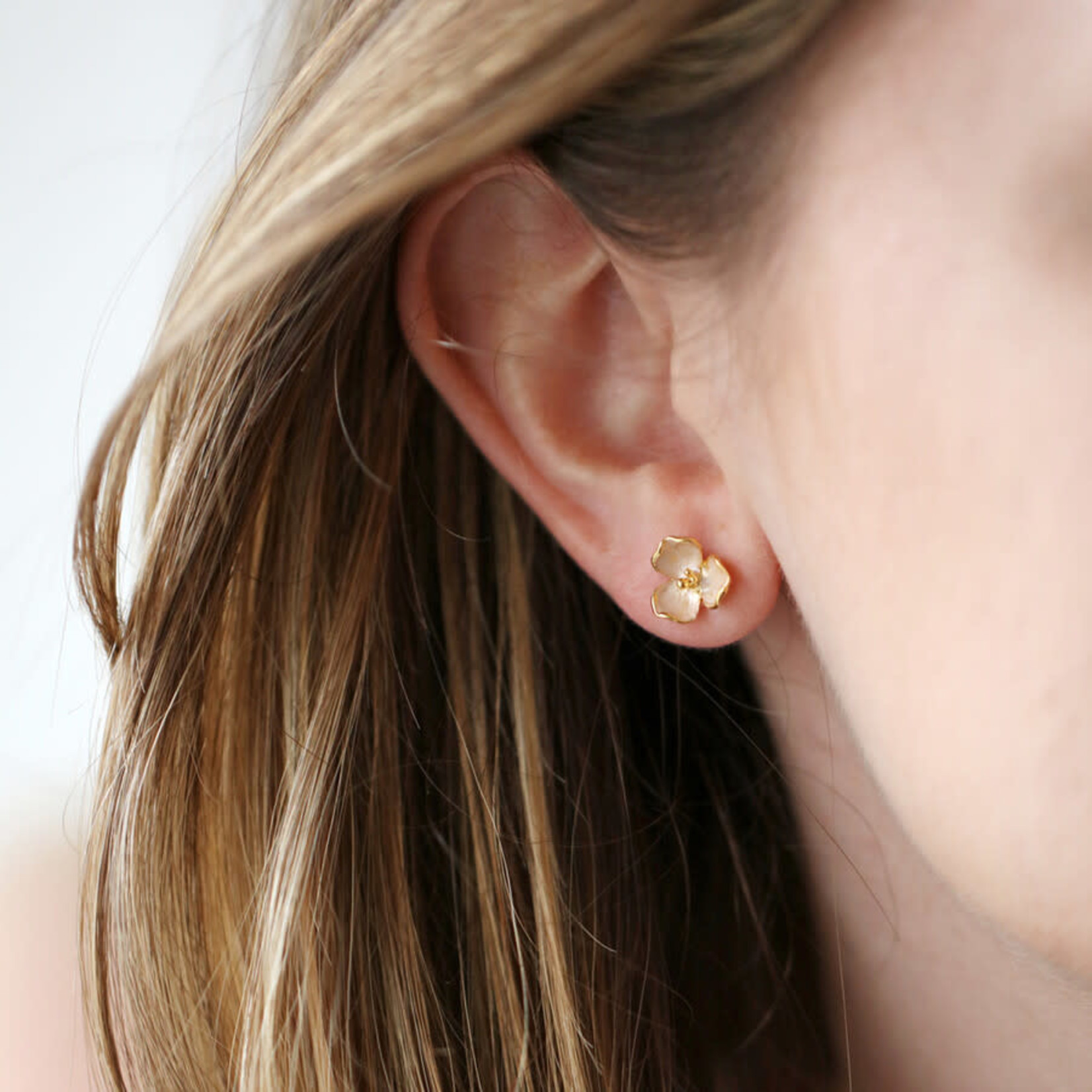 Lisa Angel Trillium Flower Stud Earrings in Gold