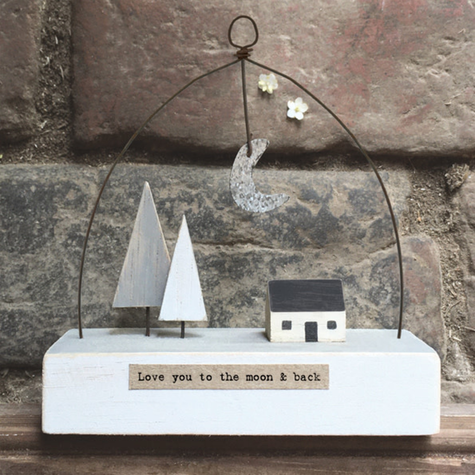 East of India Moonlit cabin/Love you to the moon & back Wooden scene