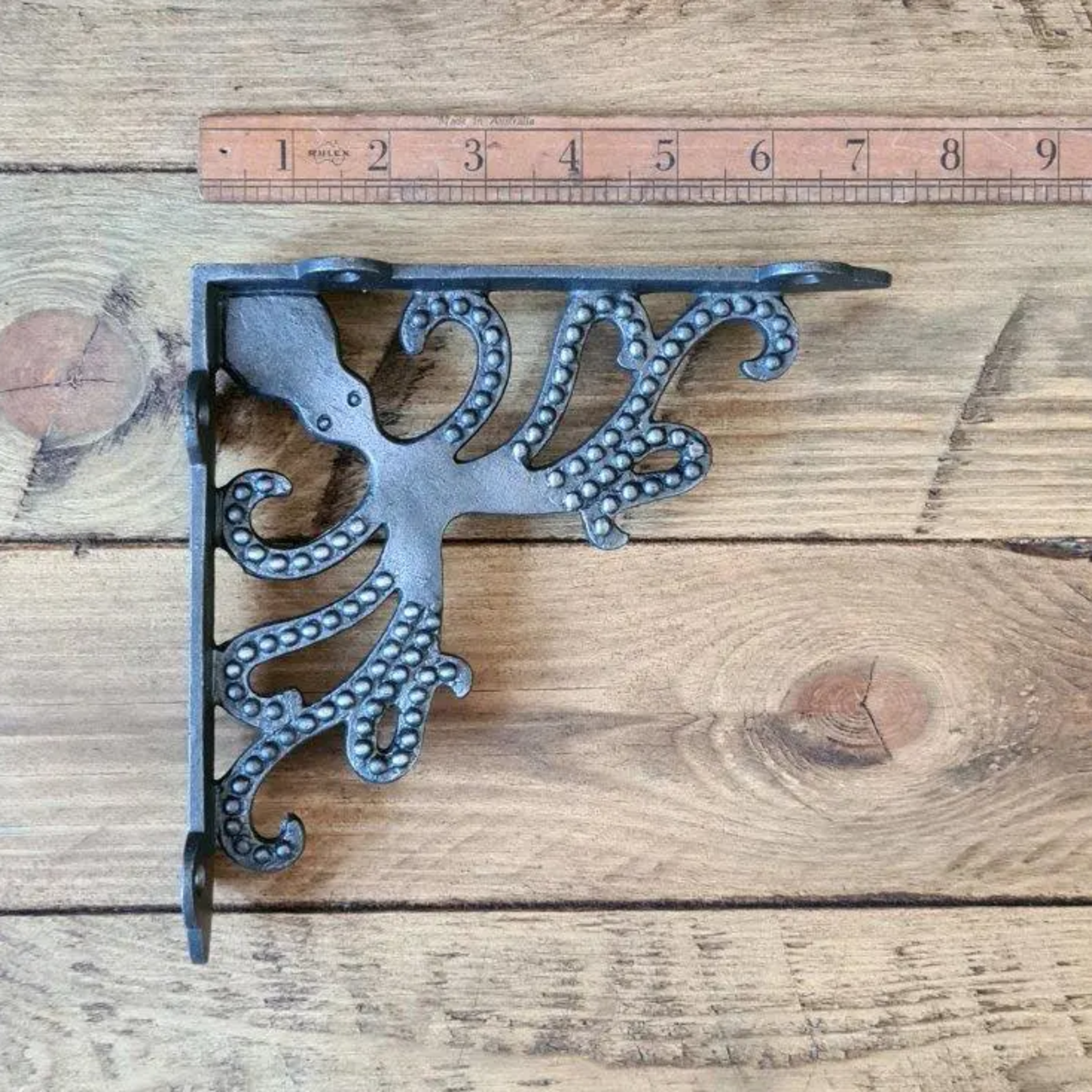 IRON RANGE Shelf Bracket OCTOPUS Cast Antique Iron 180 x 180mm