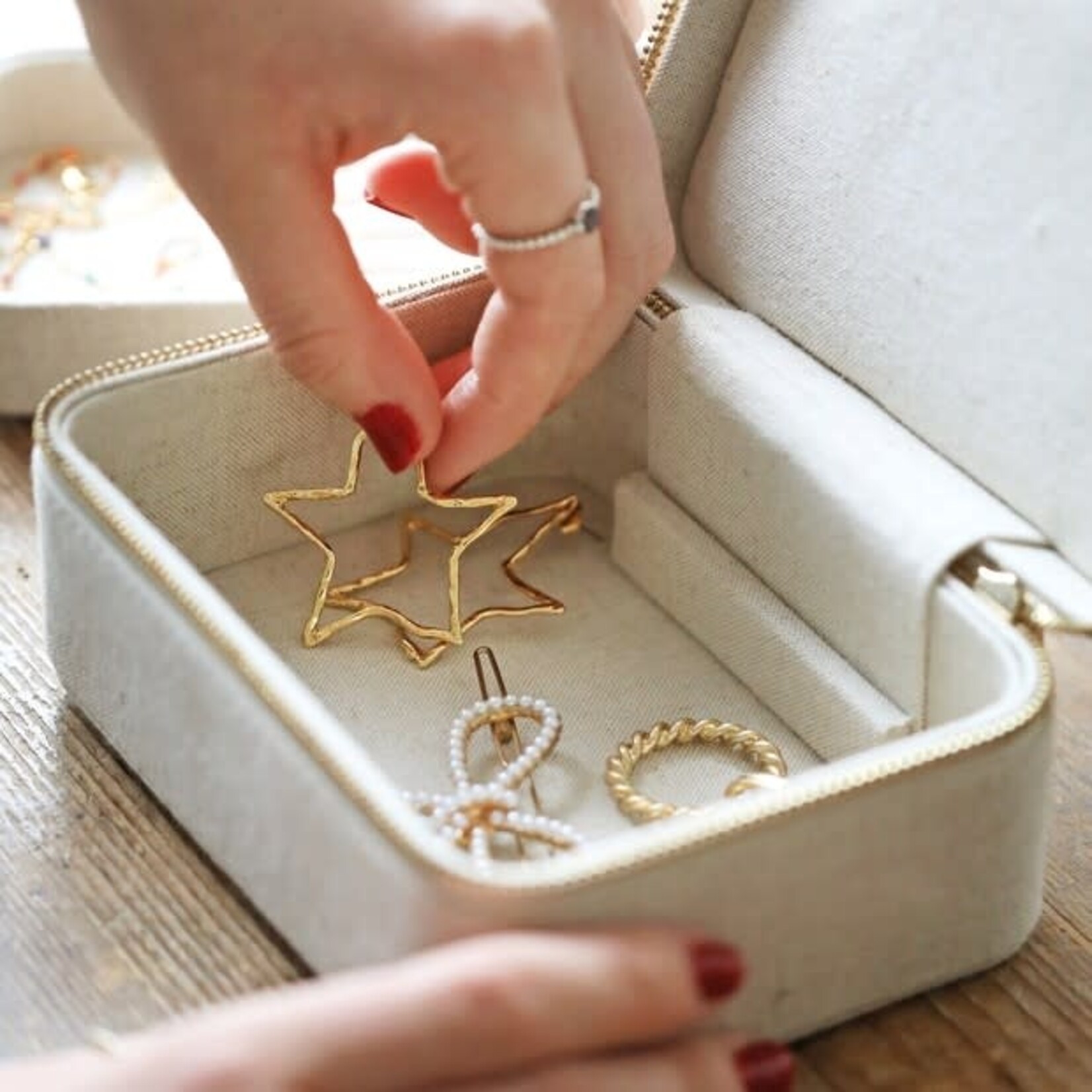Lisa Angel Rectangular Natural Linen Jewellery Case