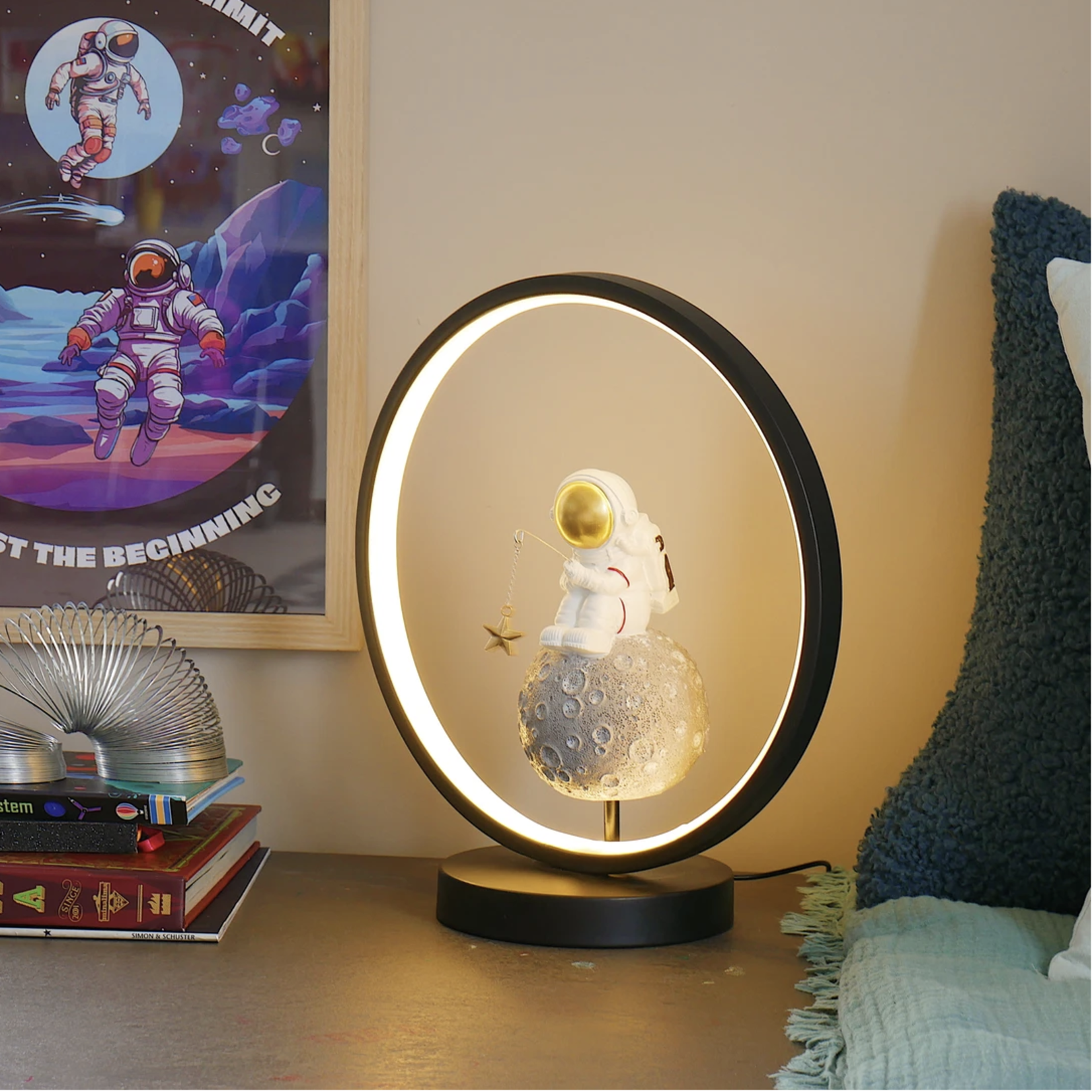 Steepletone Ultra Cool Moon Astronaut Catching a Star figurine LED Ring Light Spaceman
