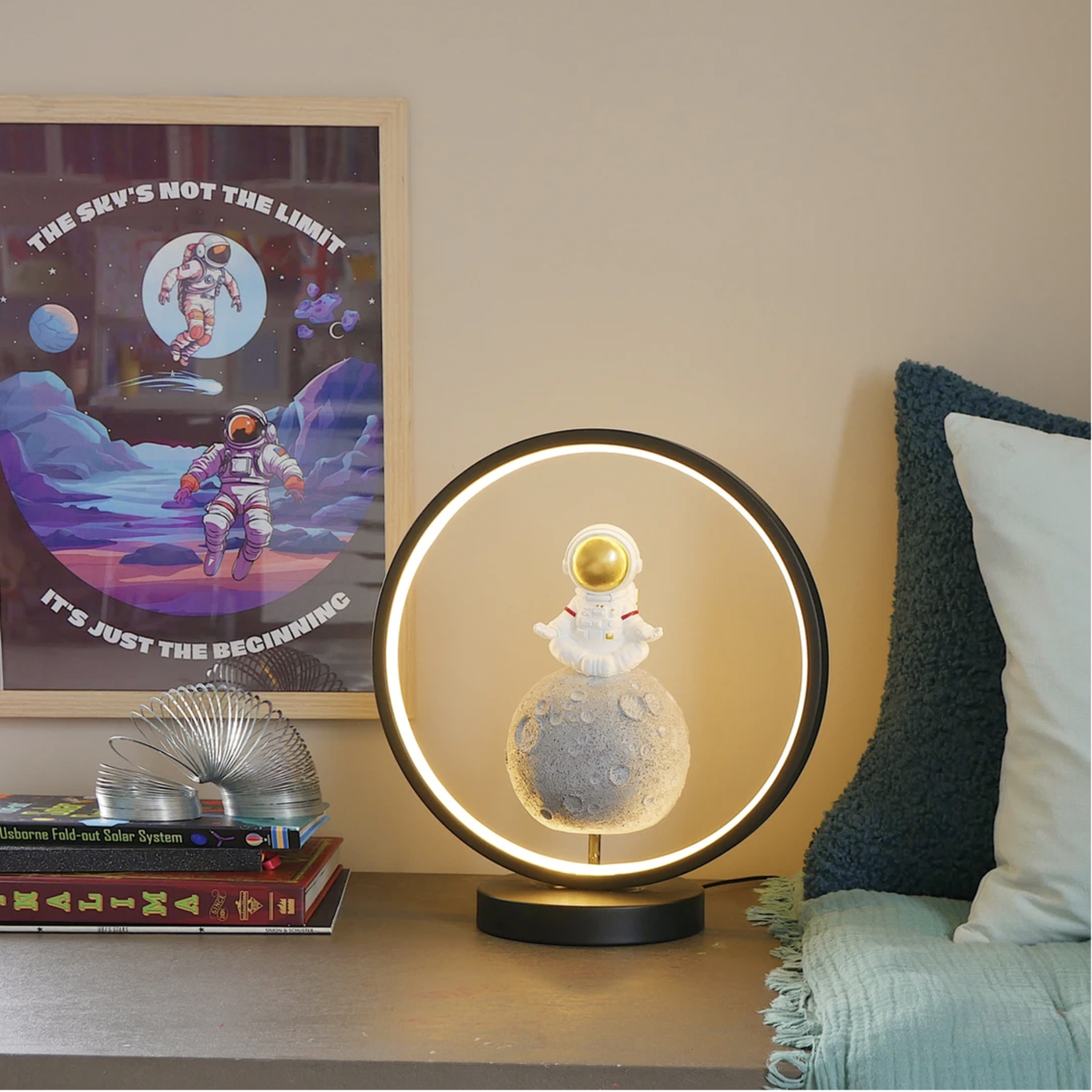 Steepletone Ultra Cool Astronaut CHILL on the moon figurine LED Ring Light