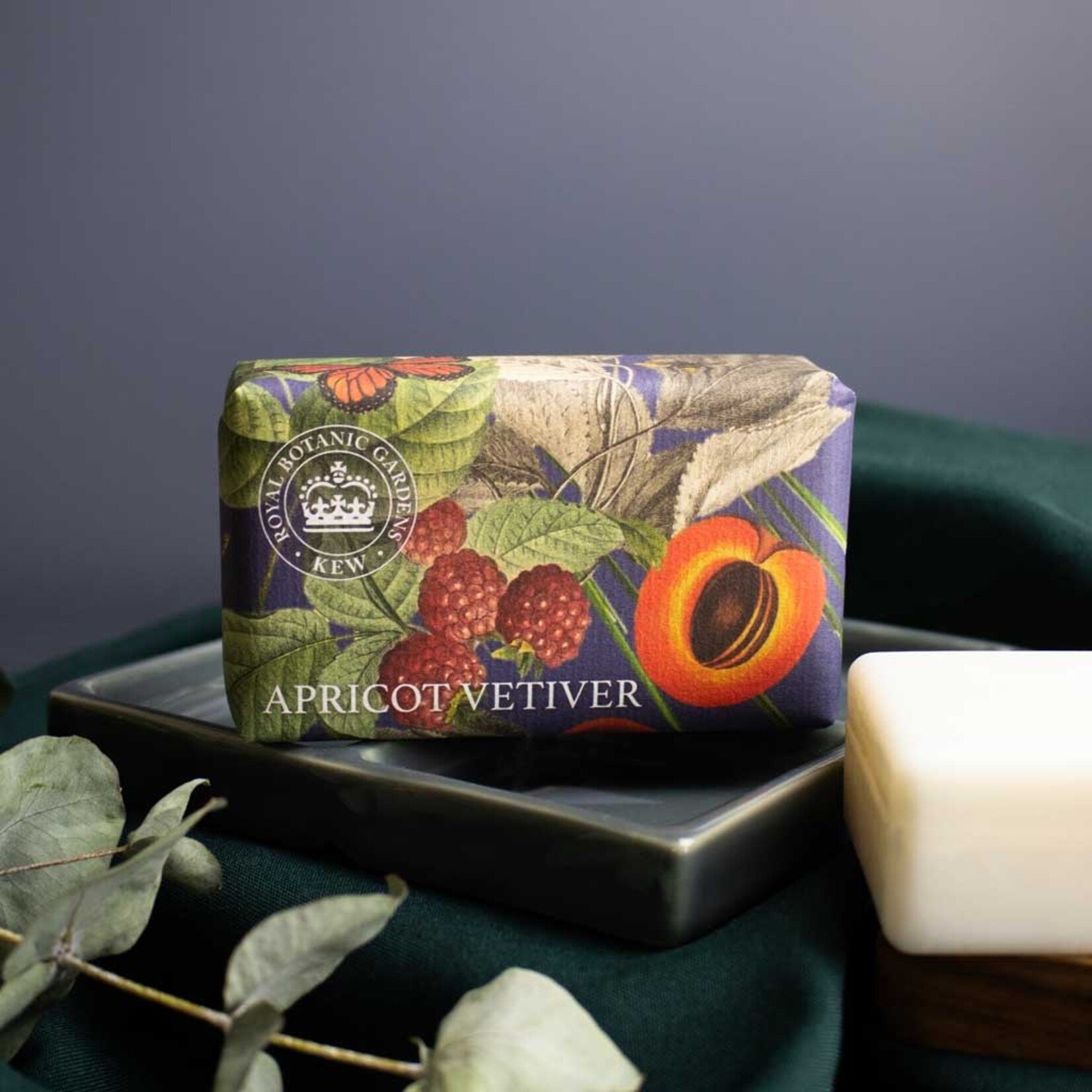 English Soap Company Kew Gardens Apricot Vetiver Soap