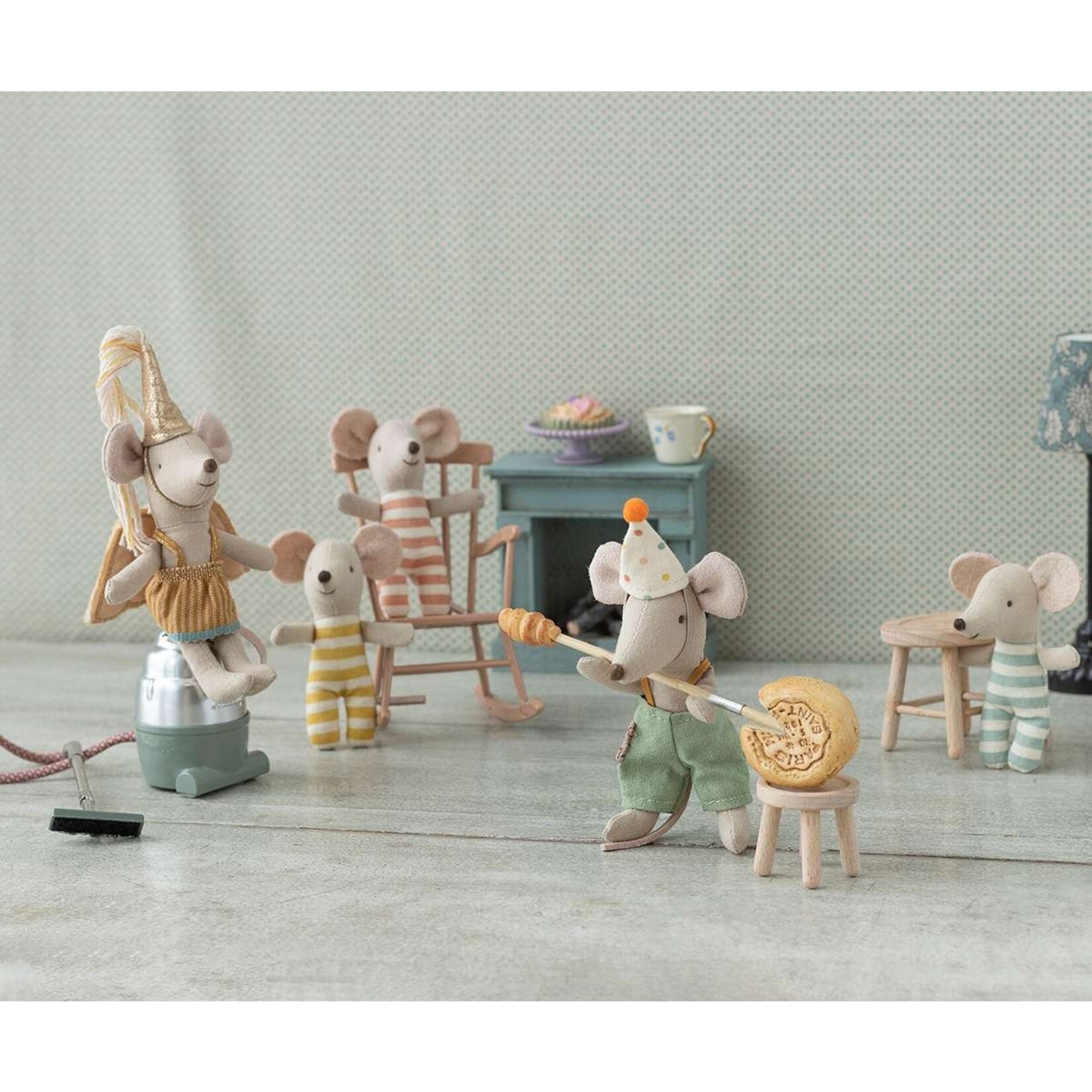 Maileg Maileg Circus Clown CLOTHES in suitcase Harlequin Cirque De L'amour Tin for Little brother mouse