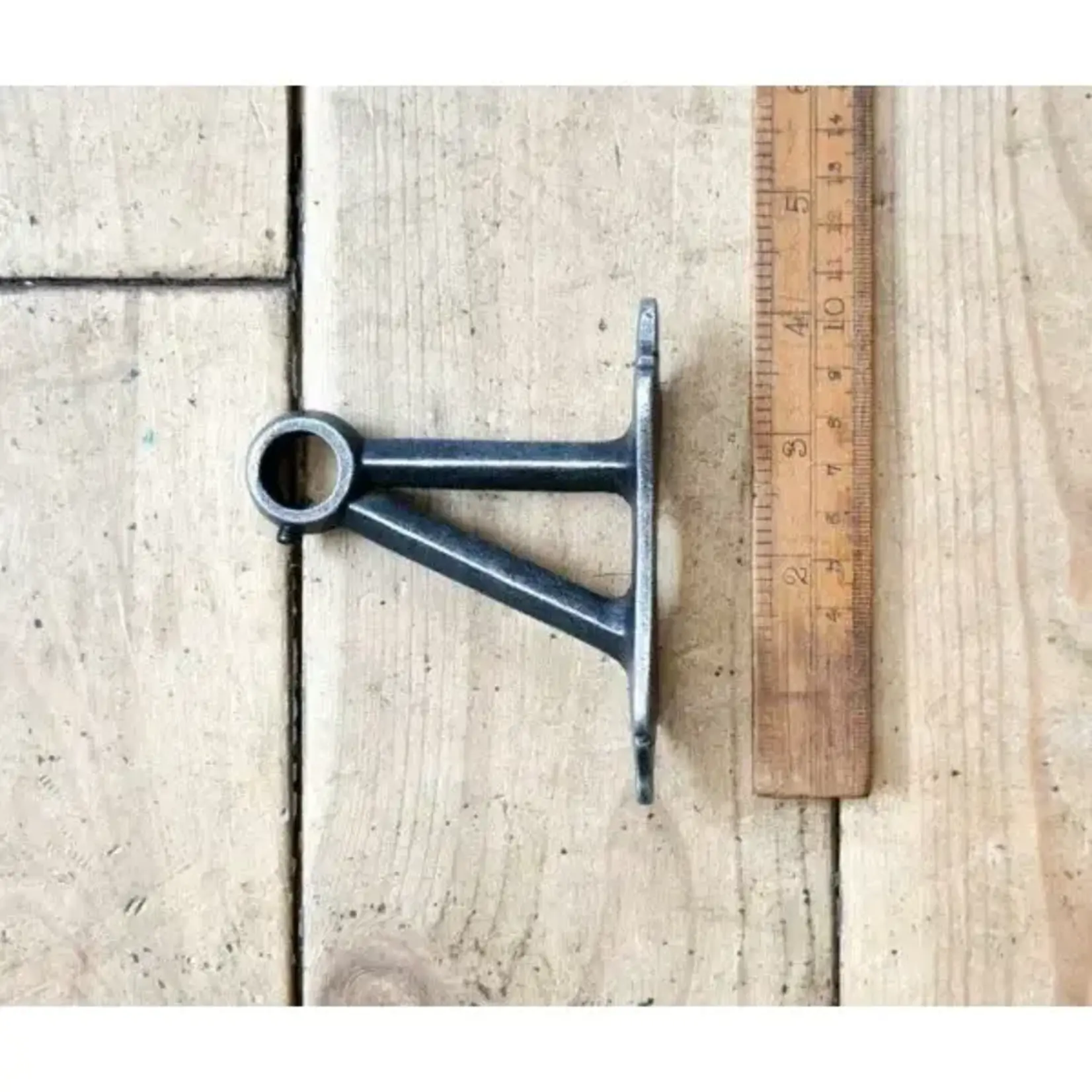 IRON RANGE Hook Rail Tapestry Curtain Rail Bracket Solid Grub Screw Cast Ant Iron Takes 15mm Rod