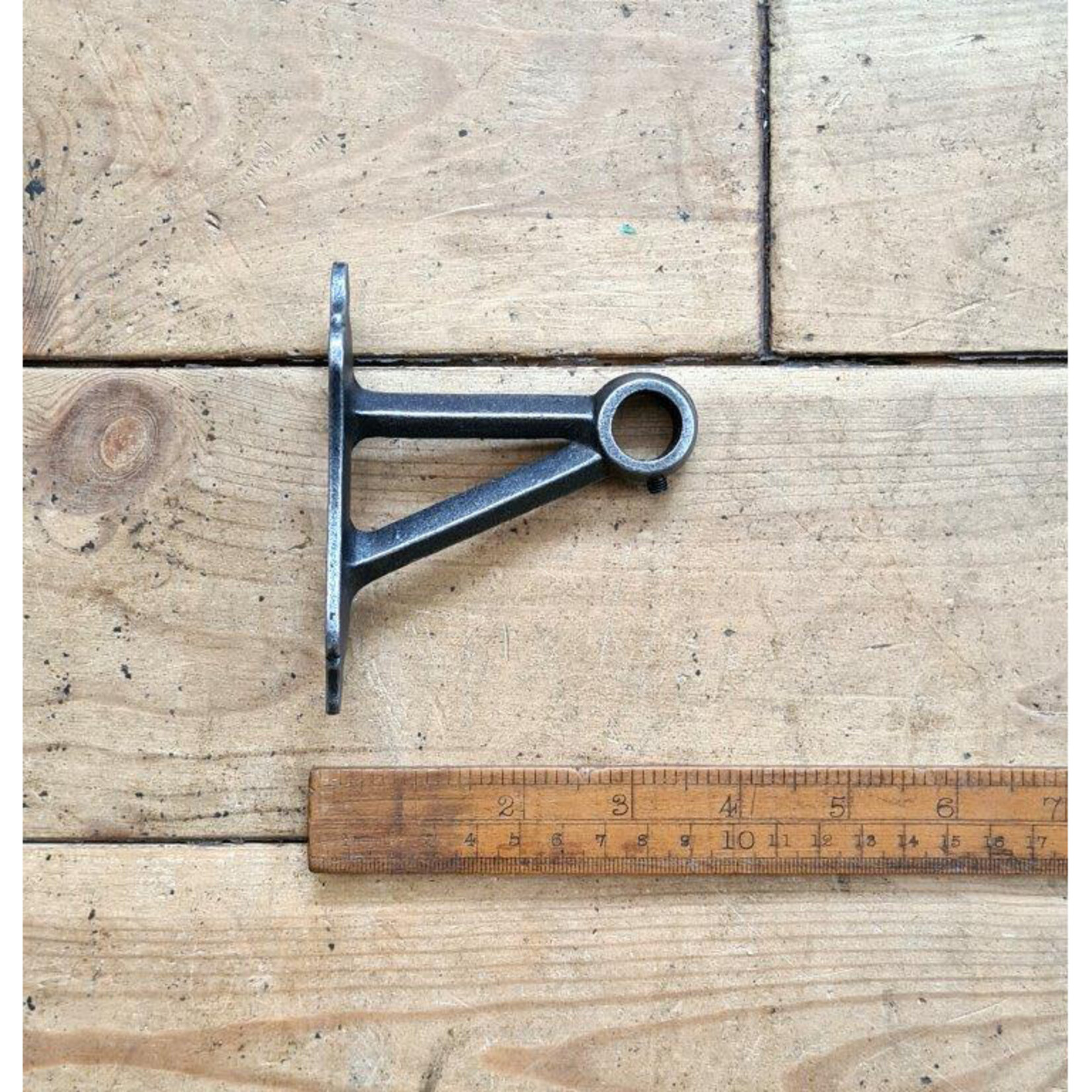 IRON RANGE Hook Rail Tapestry Curtain Rail Bracket Solid Grub Screw Cast Ant Iron Takes 15mm Rod