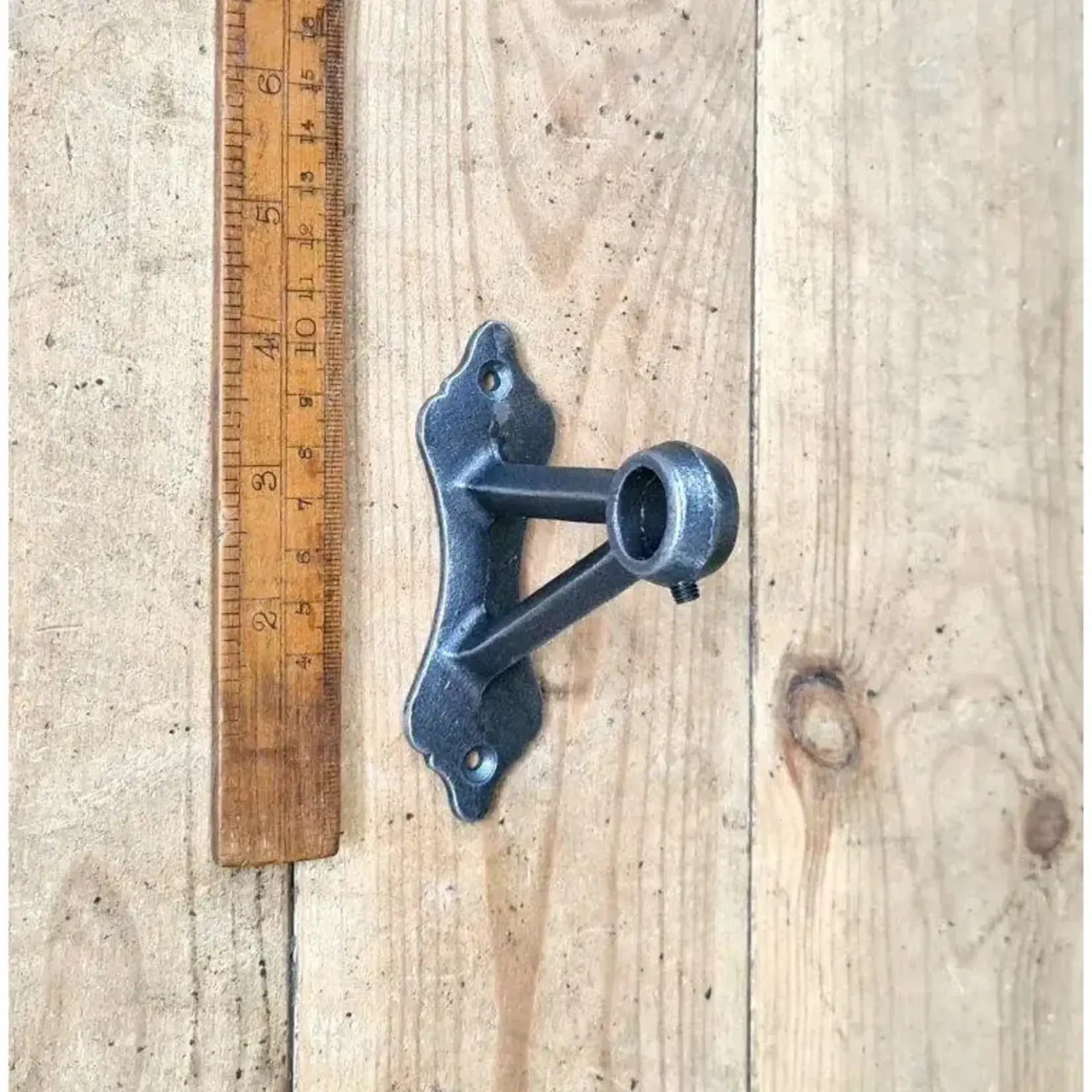 IRON RANGE Hook Rail Tapestry Curtain Rail Bracket Solid Grub Screw Cast Ant Iron Takes 15mm Rod