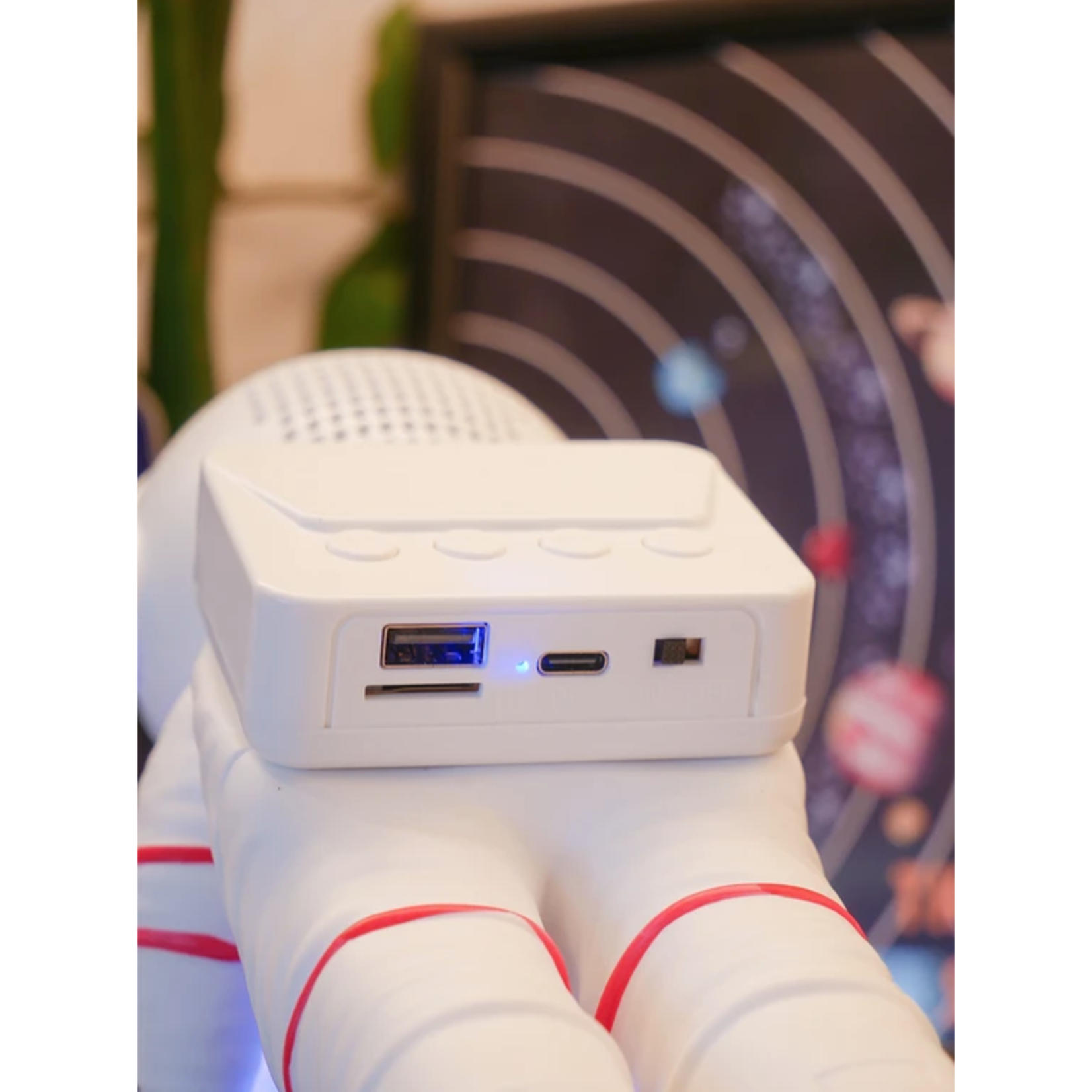 Steepletone Galaxy Space Sound Bluetooth Spaceman Speaker Nightlight Astronaut