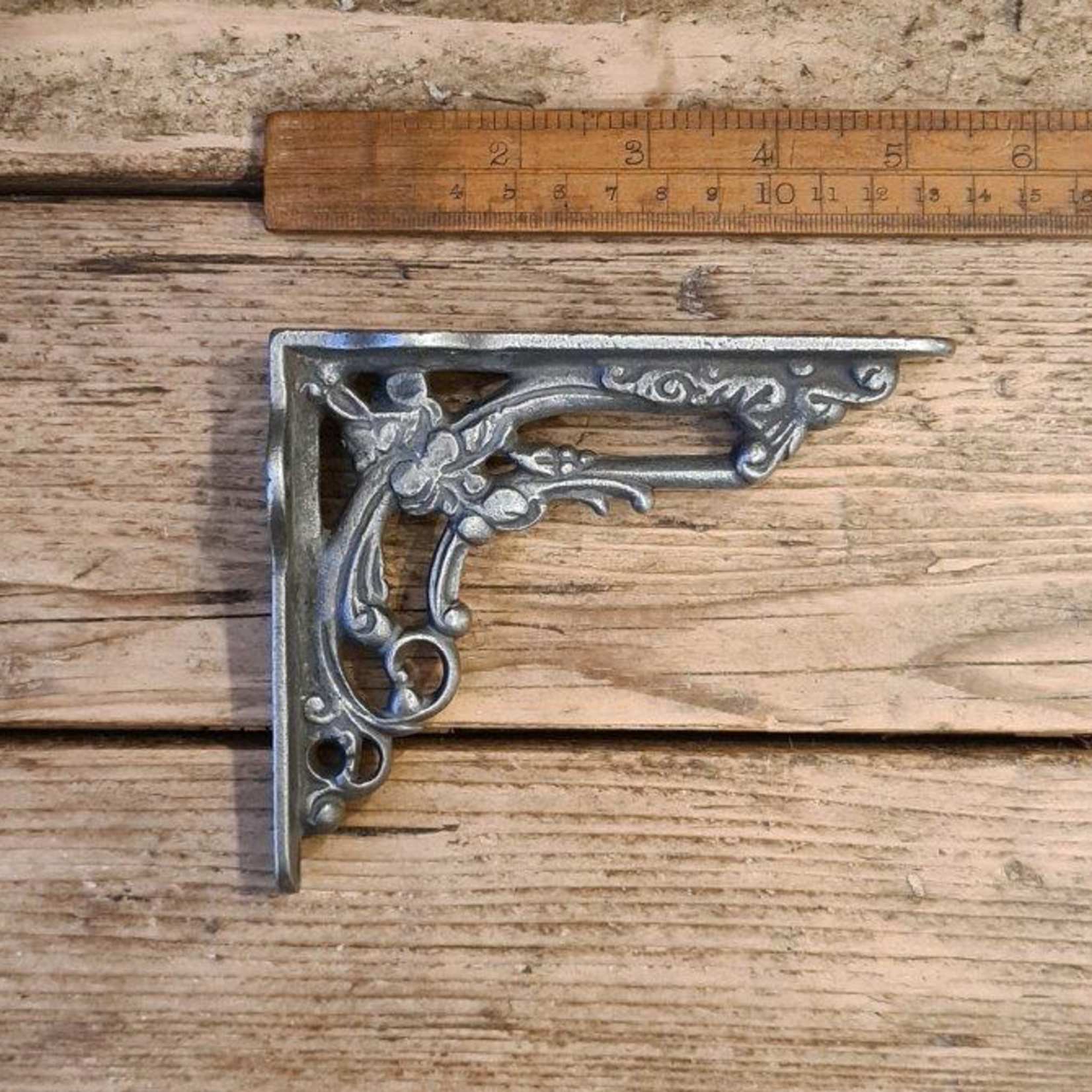 IRON RANGE Shelf Bracket Victorian Flower Cast Antique Iron 100 x 125mm