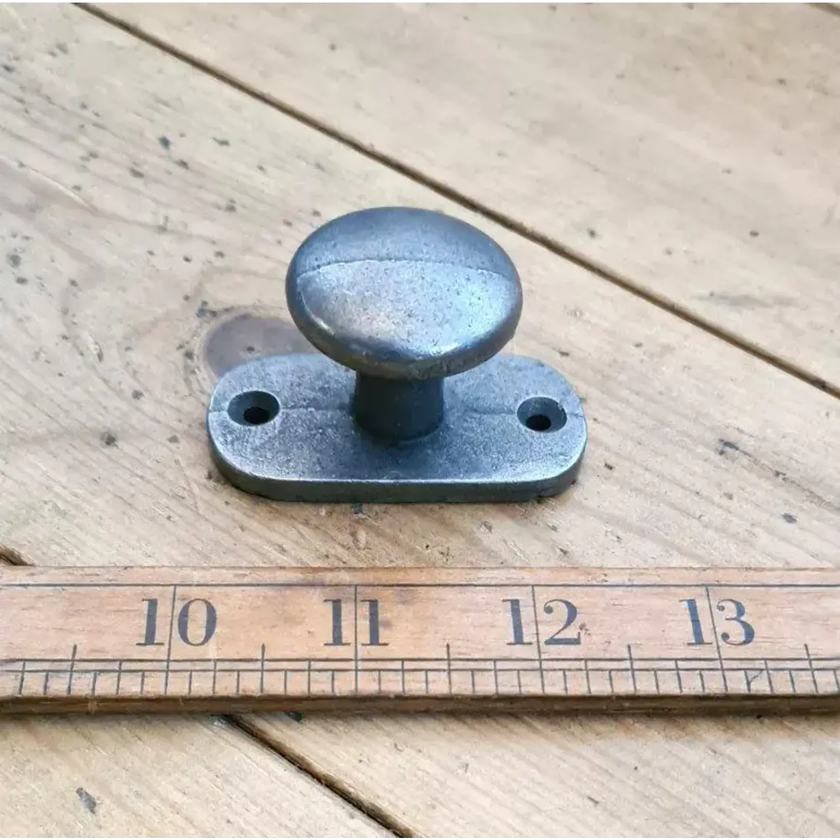 IRON RANGE Knob Plain Shaker Front Fix with Integral Back Plate Cast Antique Iron 35mm Dia
