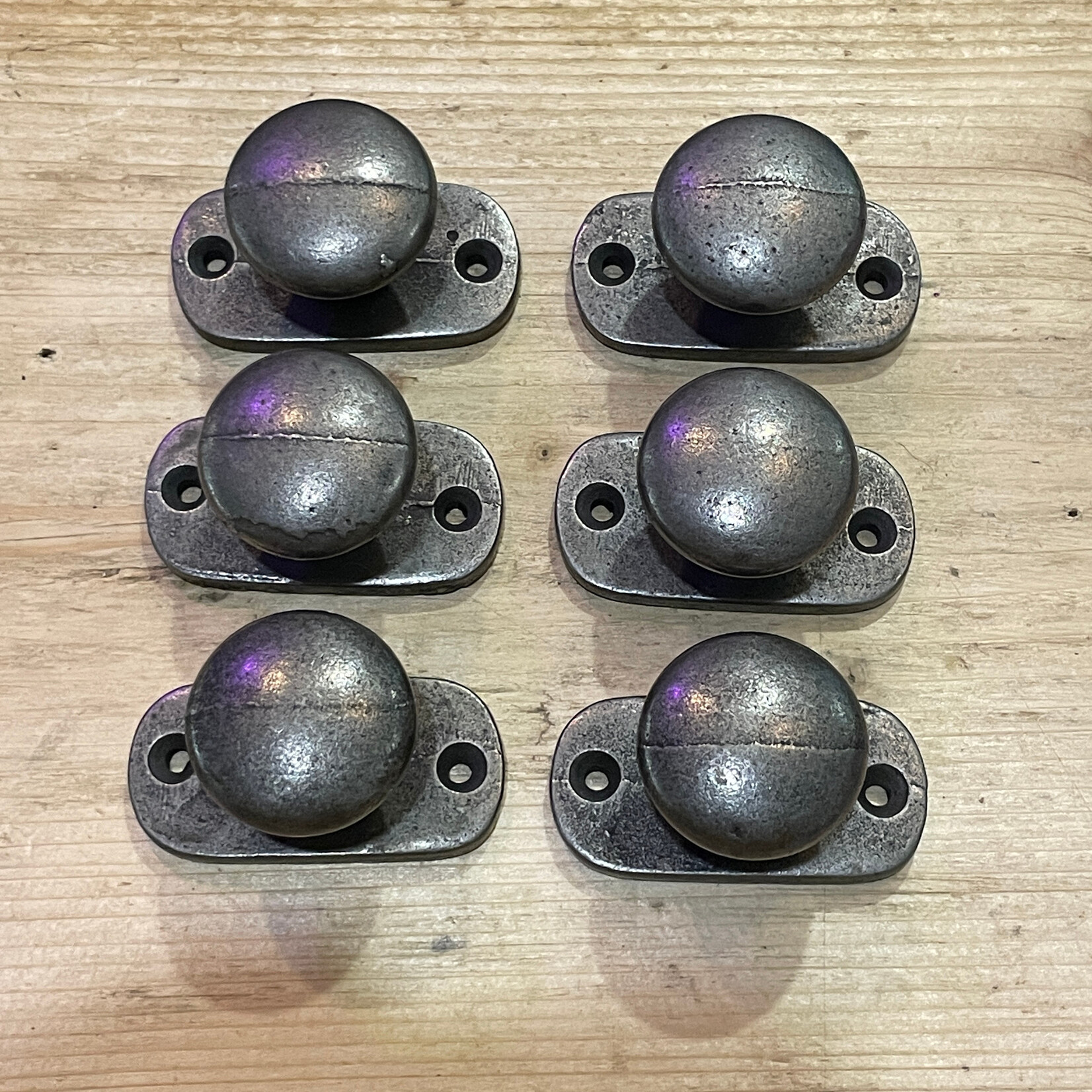 IRON RANGE Knob Plain Shaker Front Fix with Integral Back Plate Cast Antique Iron 35mm Dia