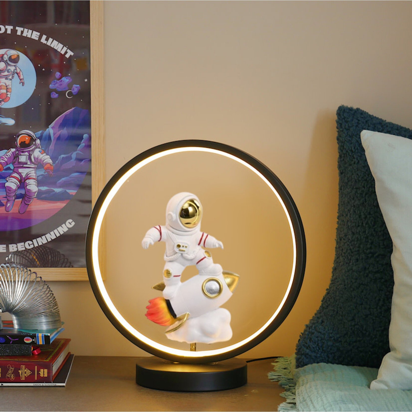 Steepletone Ultra Cool Moon Astronaut ASTRO SURF ROCKET figurine LED Ring Light