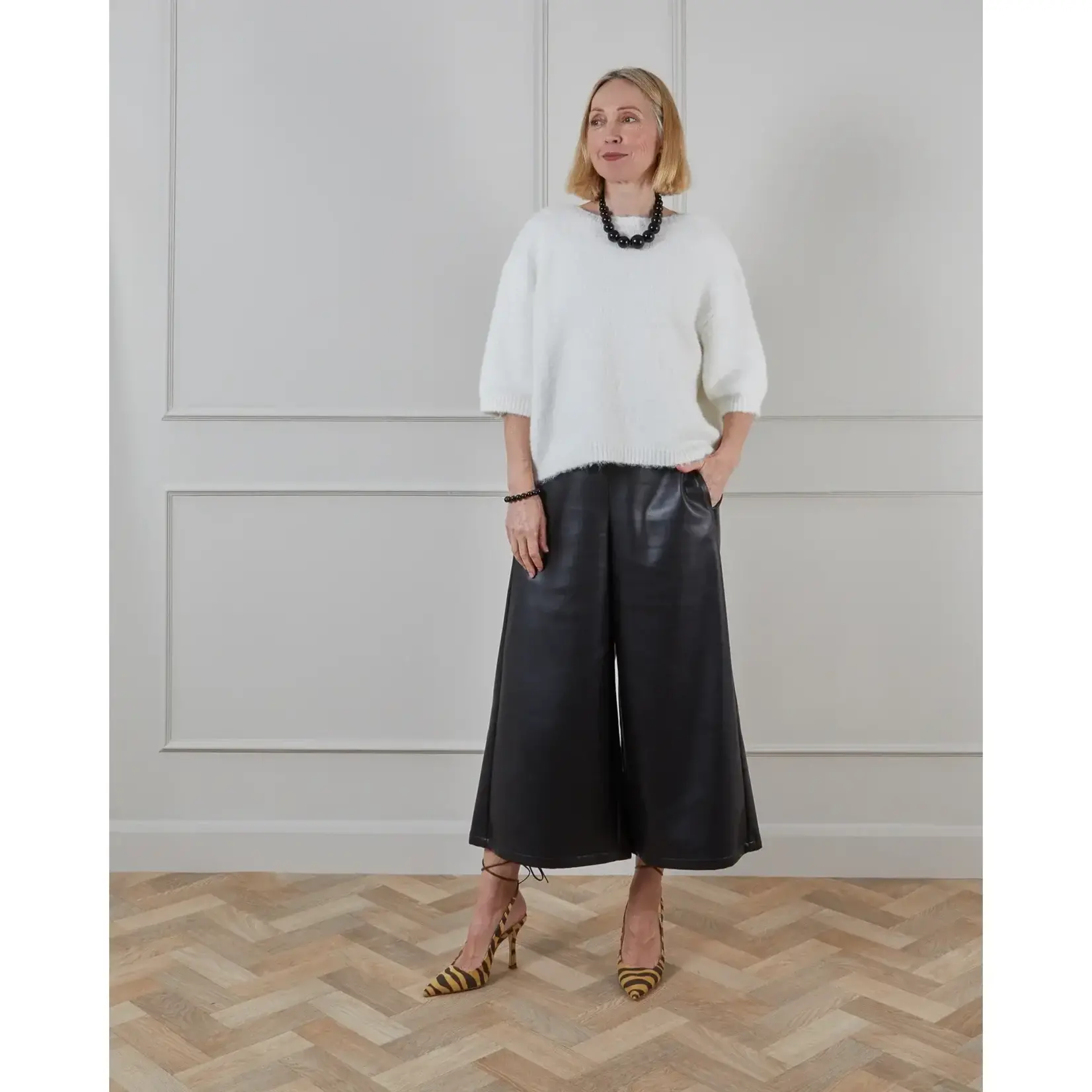 Chalk Single Strand Chunky Beaded Necklace Black