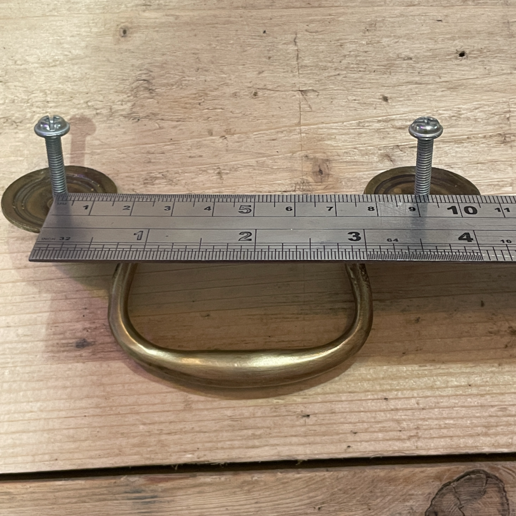 IRON RANGE BRUSHED BRASS Swan Neck Drop Handle