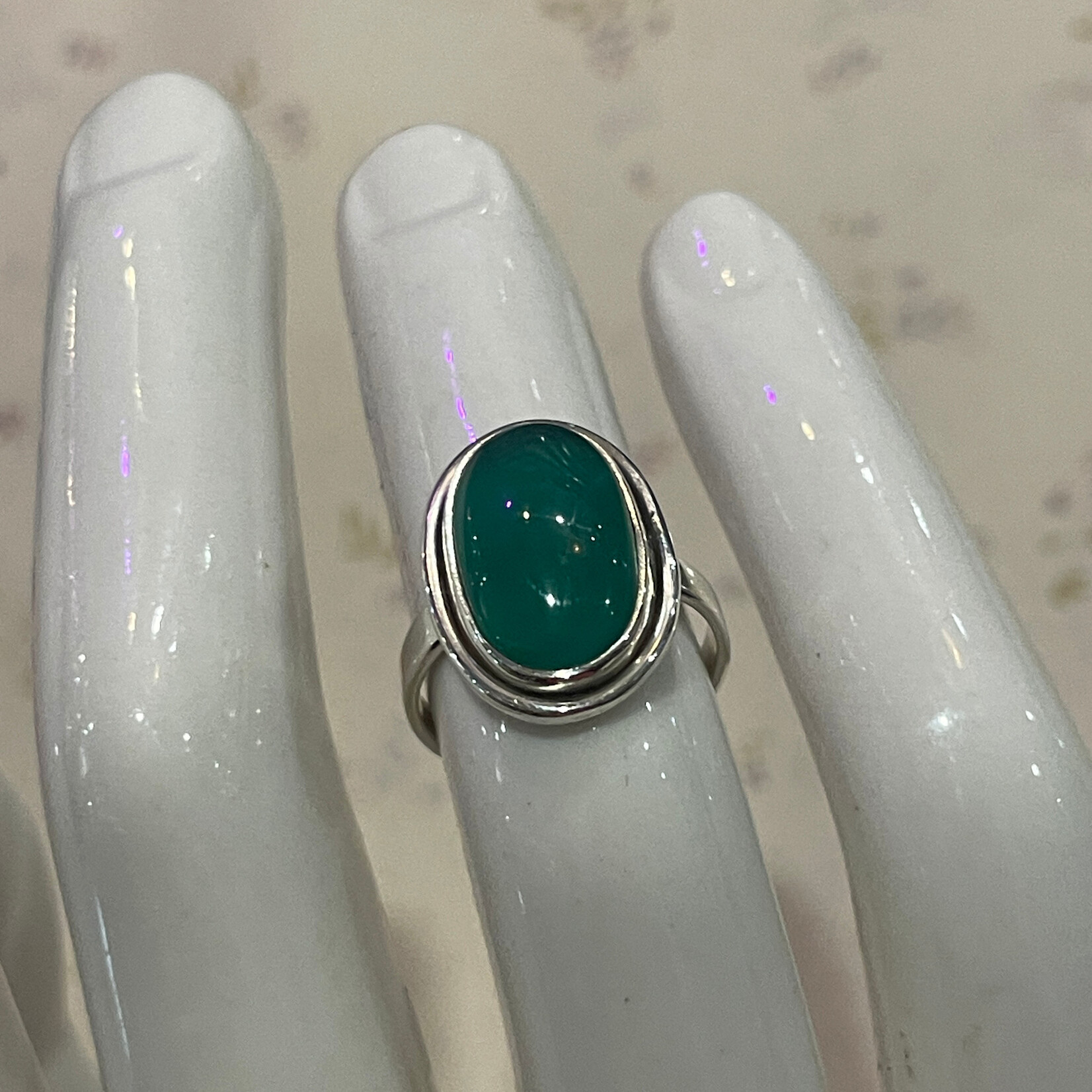 Size 7.5 Green Agate Oval Sterling Silver Ring