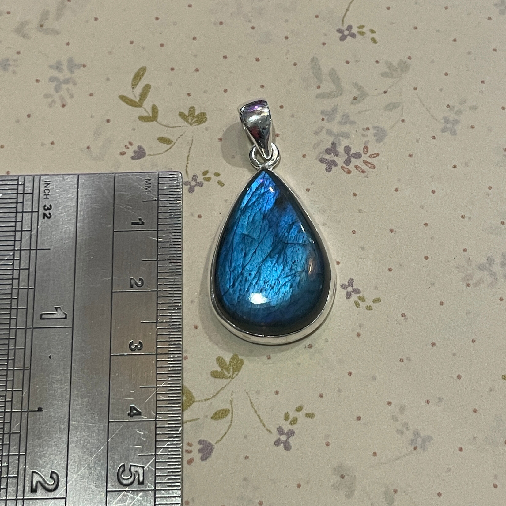 Labradorite Teardrop Serling Silver Pendant 28mm