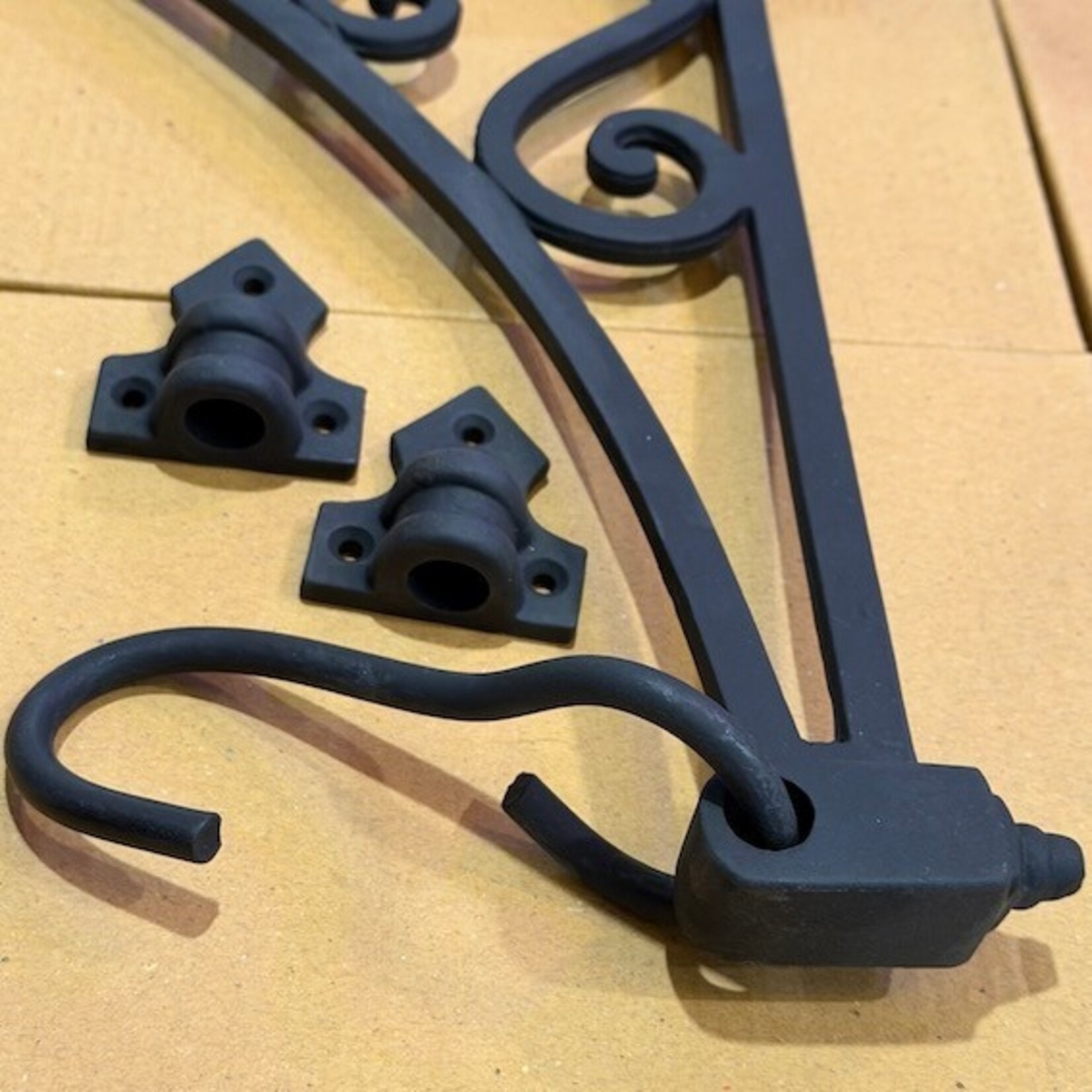 IRON RANGE 12" SWIVEL Bracket Plant Hanger with Hook matt Black 300mm