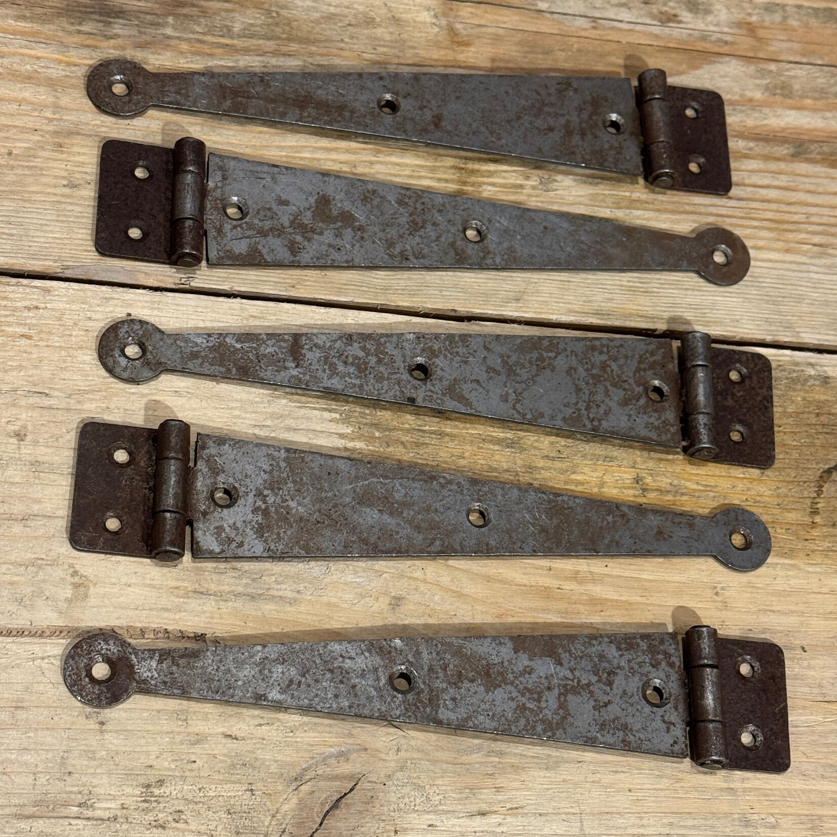 IRON RANGE Strap Hinge Penny End 7" Antique Iron