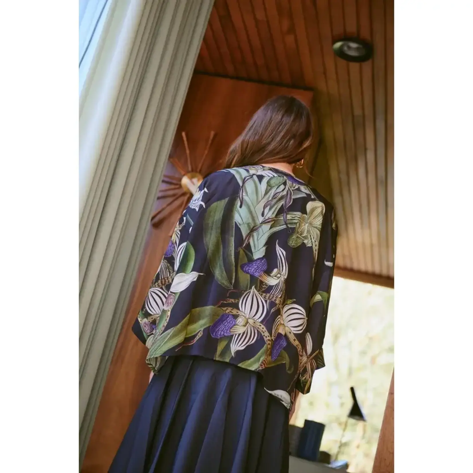 ONE HUNDRED STARS Orchid Black Crepe Kimono