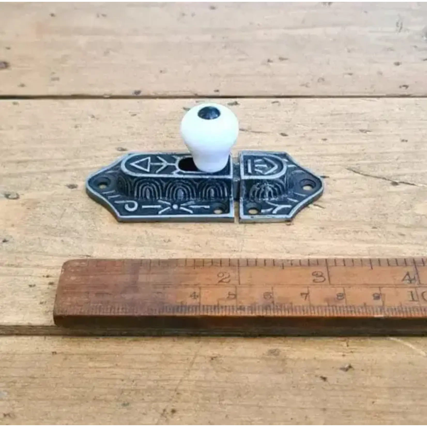 IRON RANGE Cupboard Door Slide Catch Sprung Ceramic Knob Textured Cast Antique Iron 80 x 33mm