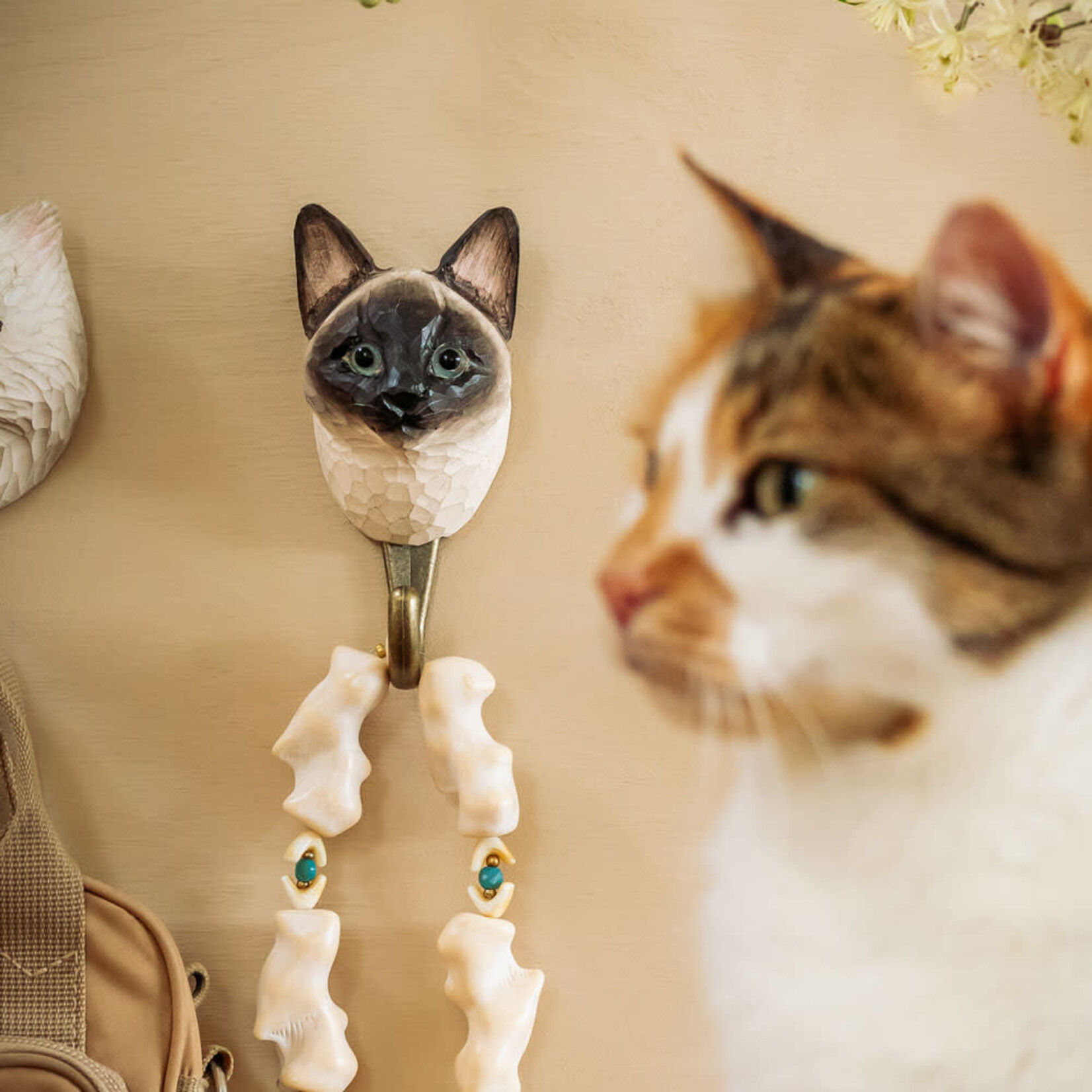 Wildlife Garden Wooden Hook Siamese Cat