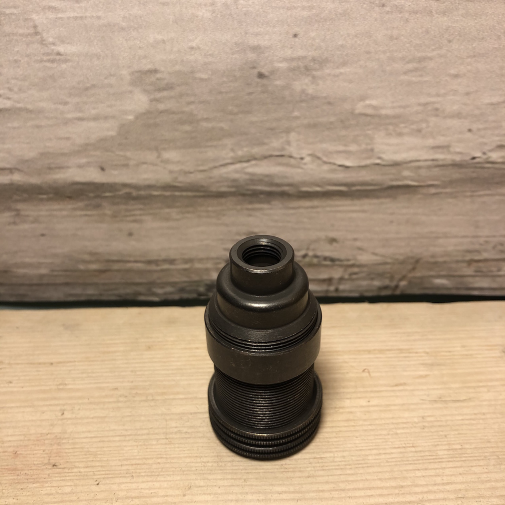 SL British Made NO GRIP E14 Earthed Lampholder with 2 Shade Rings