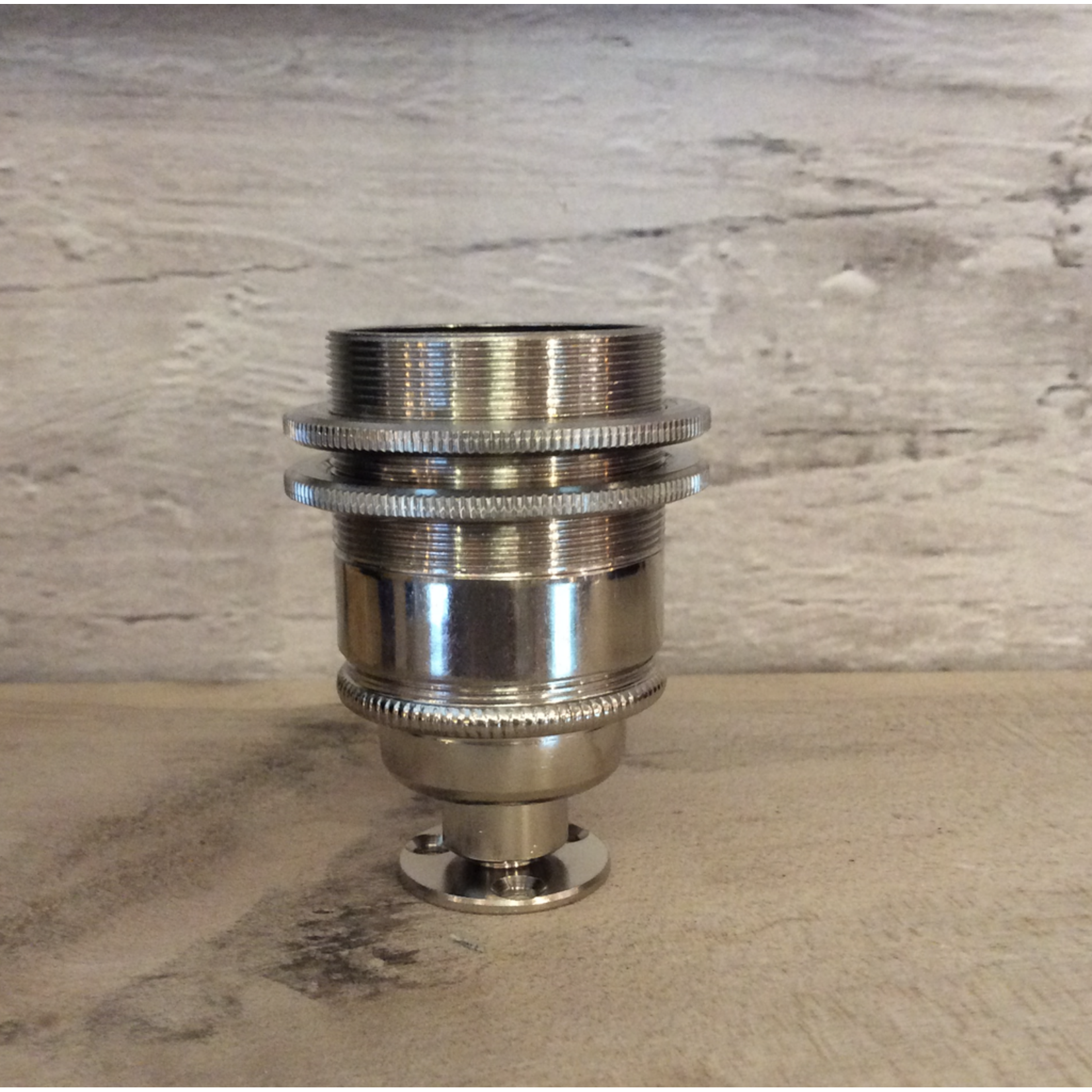 SL British Made PLINTH Base Lampholder with 2 Shade Rings for Lamps  E27 Earthed Fixing with Base Plate