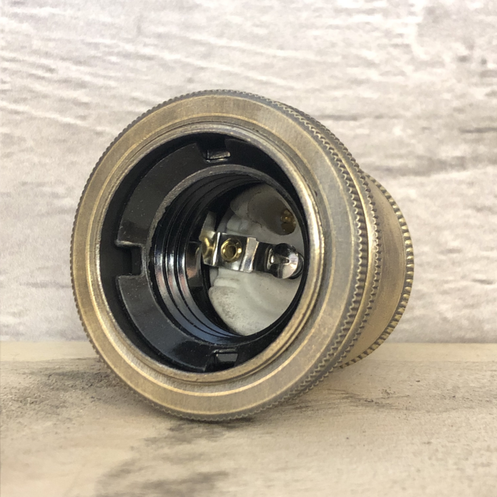 SL British Made Lampholder with 2 shade rings and Cord Grip E27 Earthed