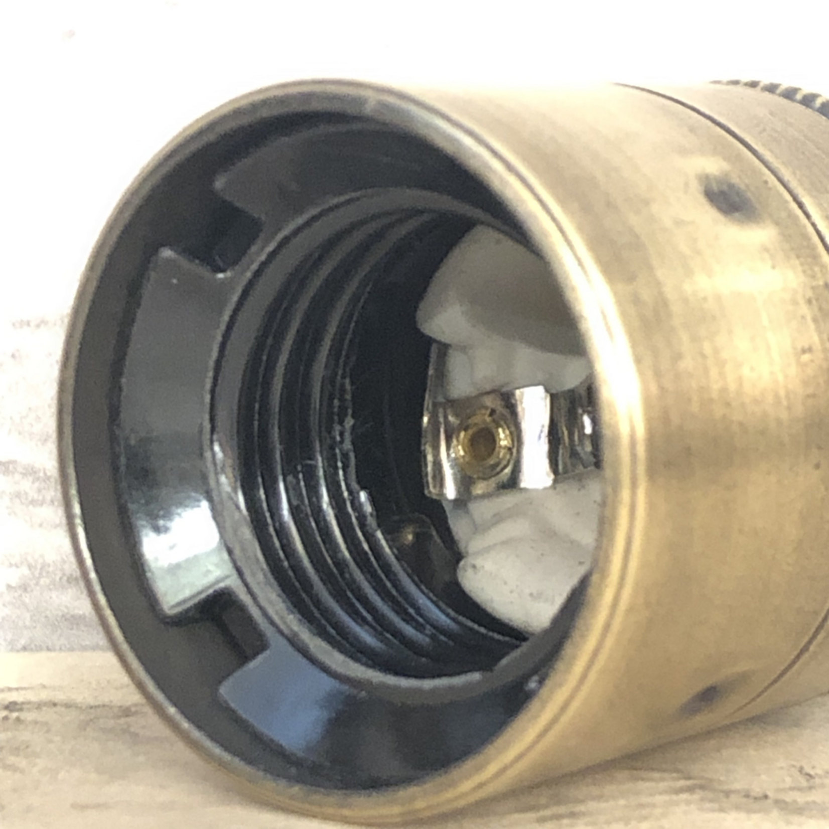 SL British Made Lampholder with 2 shade rings and Cord Grip E27 Earthed