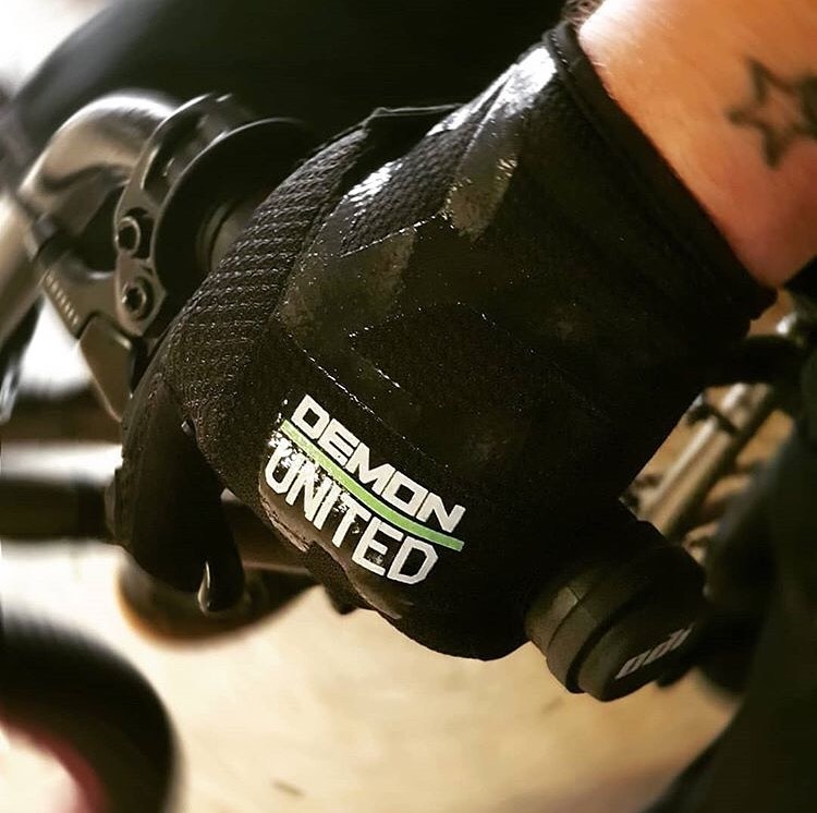 Die Bedeutung von MTB-Handschuhe: Warum sie für jeden Mountainbiker unverzichtbar sind