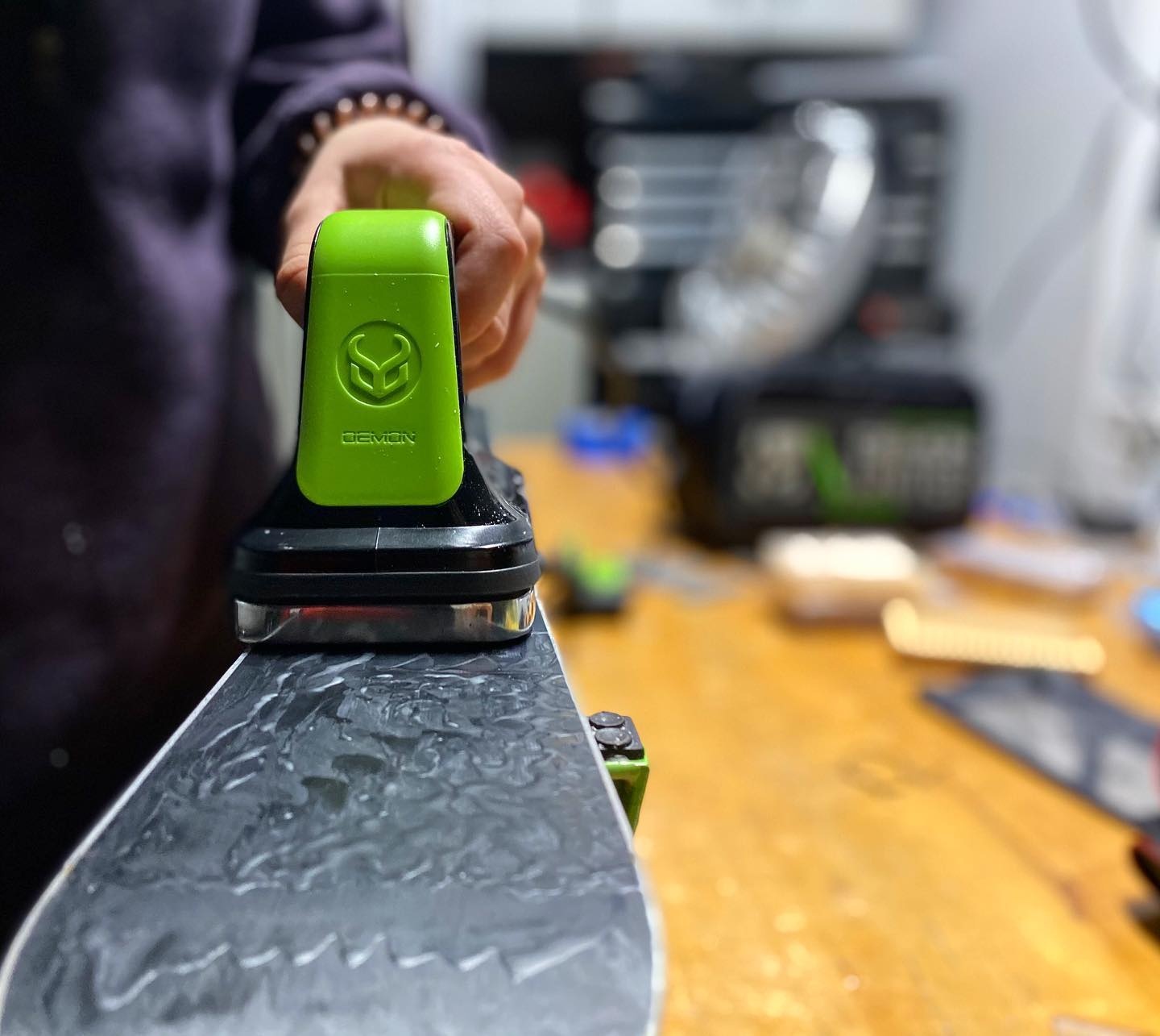 Istruzioni per la sciolinatura di snowboard e sci
