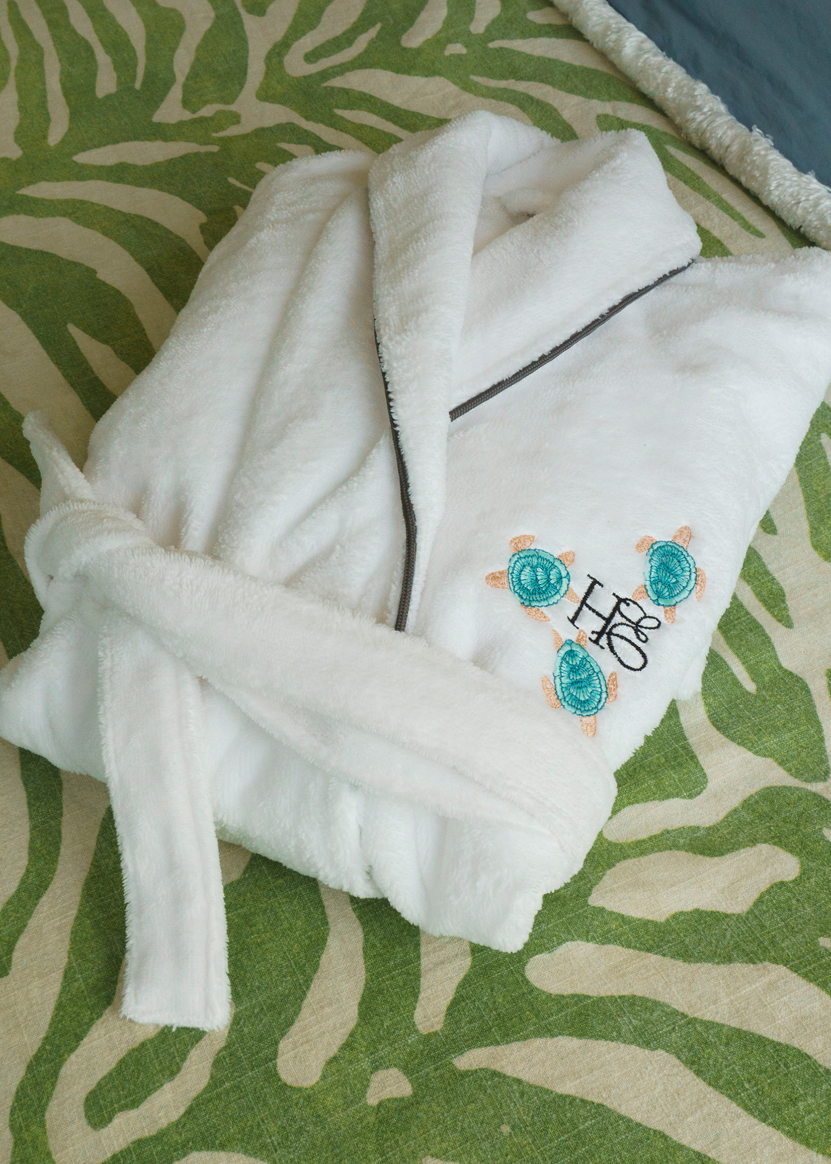 Esther's Esther's bathrobe with signature logo and pattern of turtles, one size