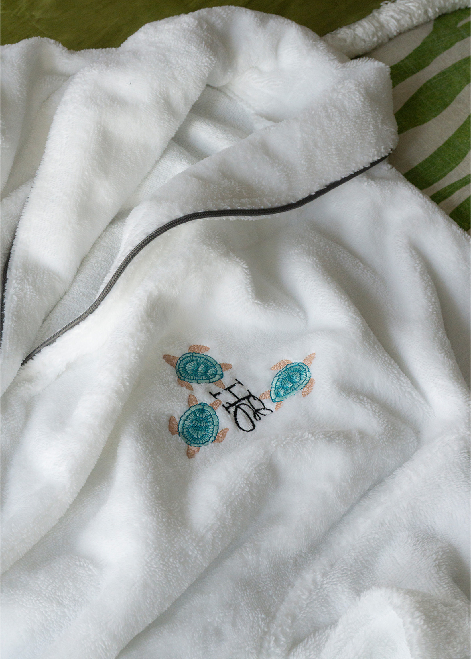 Esther's Esther's bathrobe with signature logo and pattern of turtles, one size