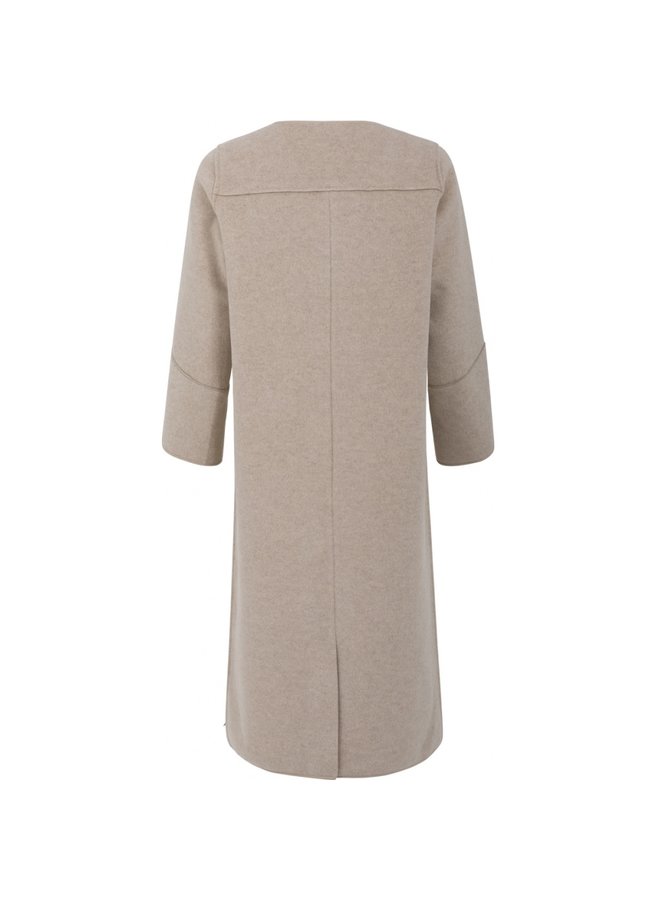 COAT WITH BUTTON CLOSURE