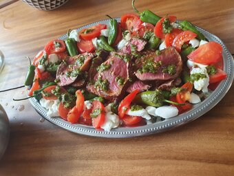 Lentegerecht Entrecote Caprese & rode Lambrusco Lentegerecht Entrecote Caprese & rode Lambrusco